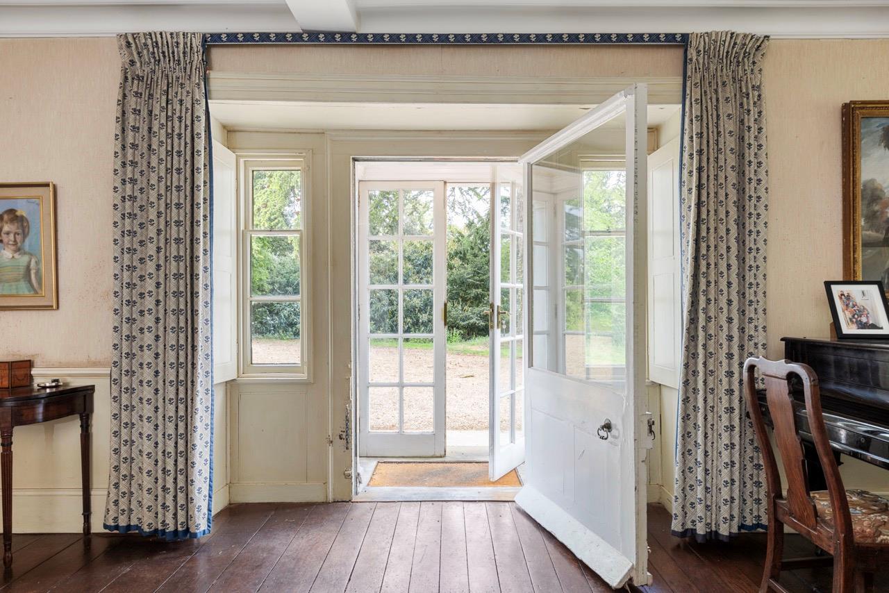 Farnham Road, Odiham, Hook, Hampshire, RG29