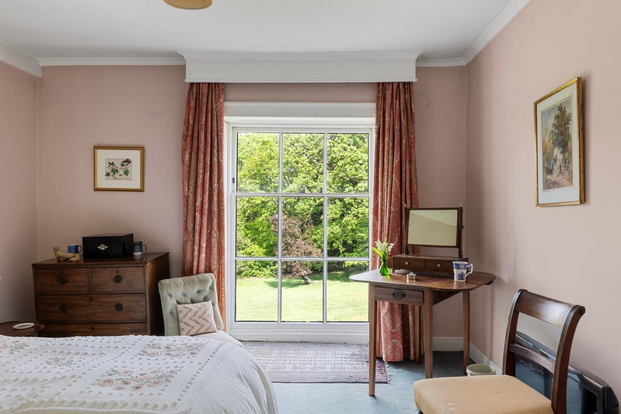 Farnham Road, Odiham, Hook, Hampshire, RG29