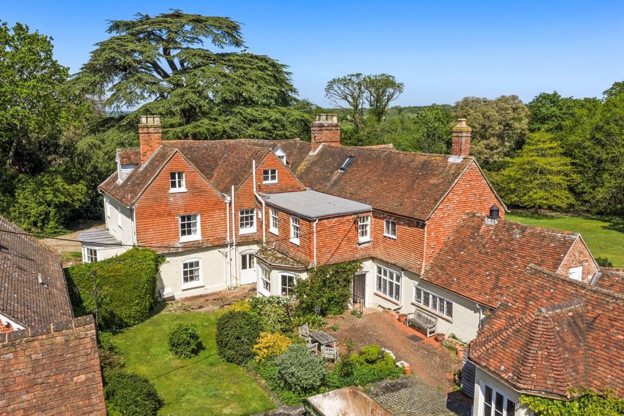 Farnham Road, Odiham, Hook, Hampshire, RG29