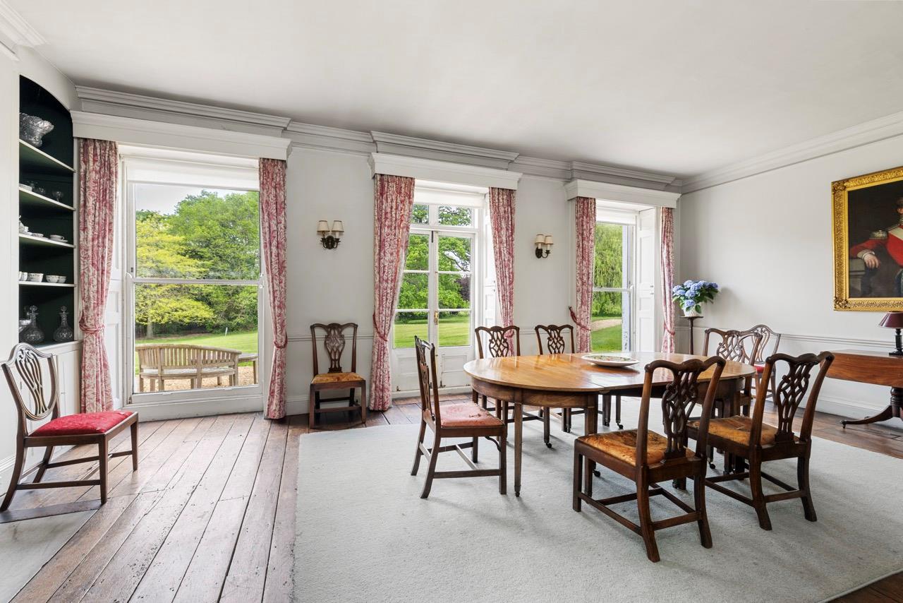 Farnham Road, Odiham, Hook, Hampshire, RG29