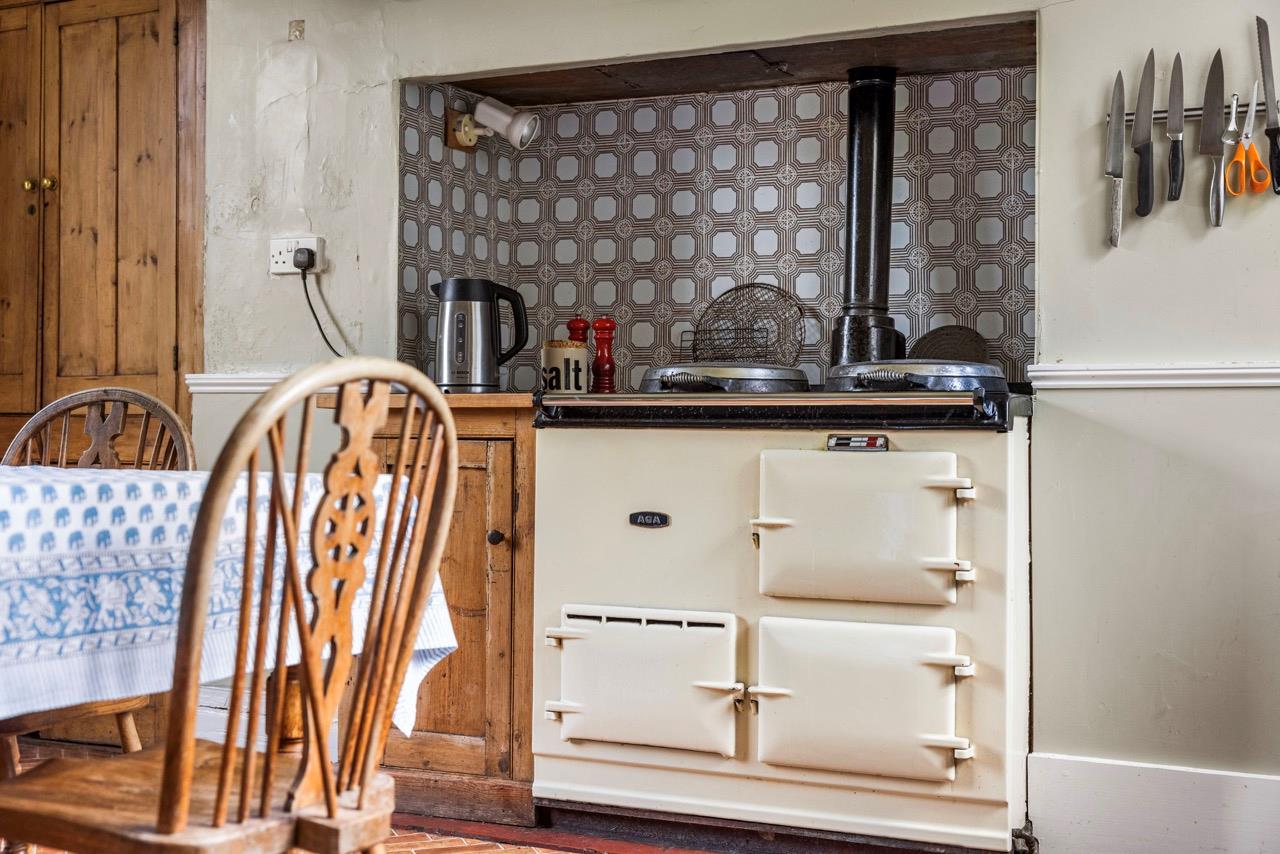 Farnham Road, Odiham, Hook, Hampshire, RG29
