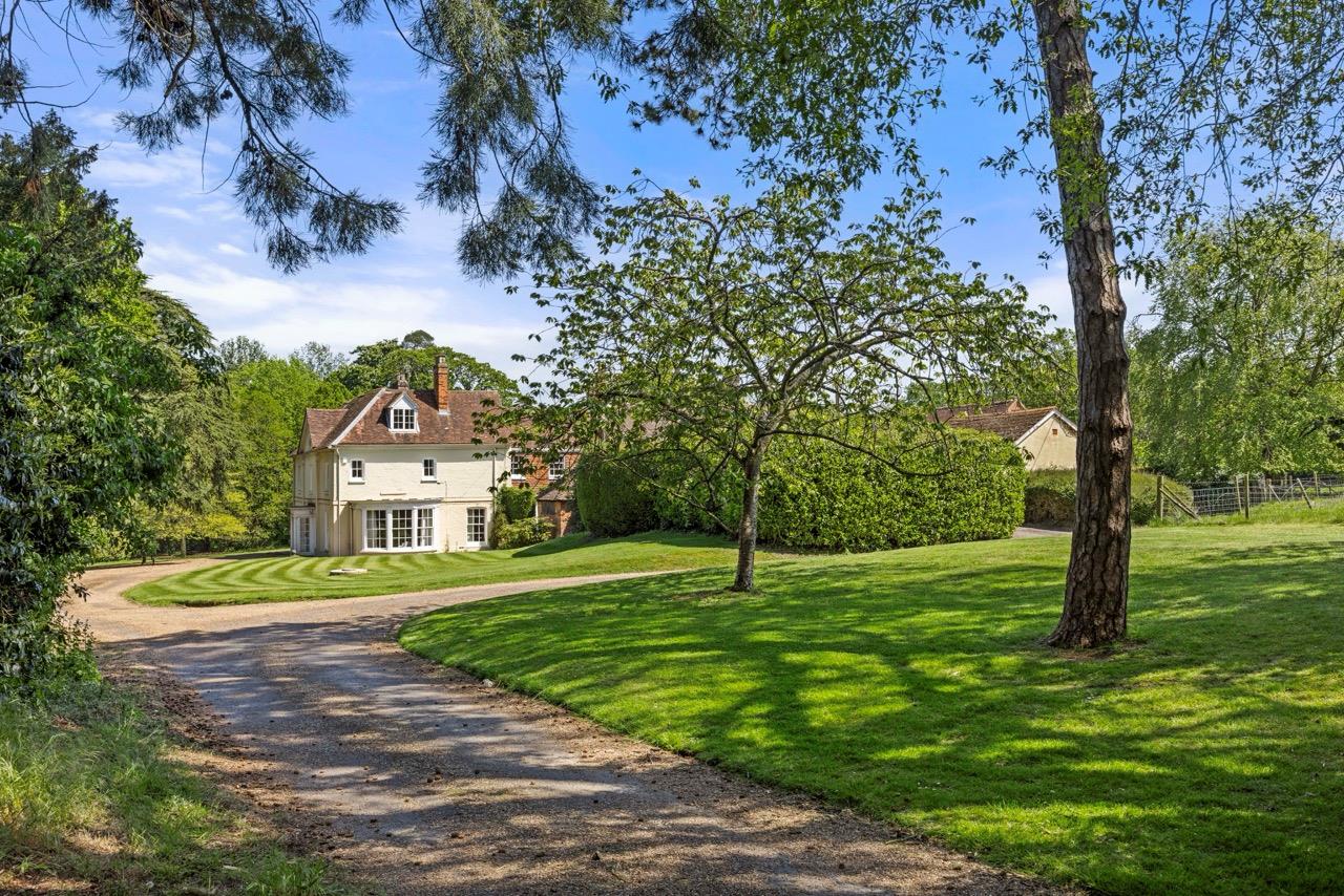Farnham Road, Odiham, Hook, Hampshire, RG29