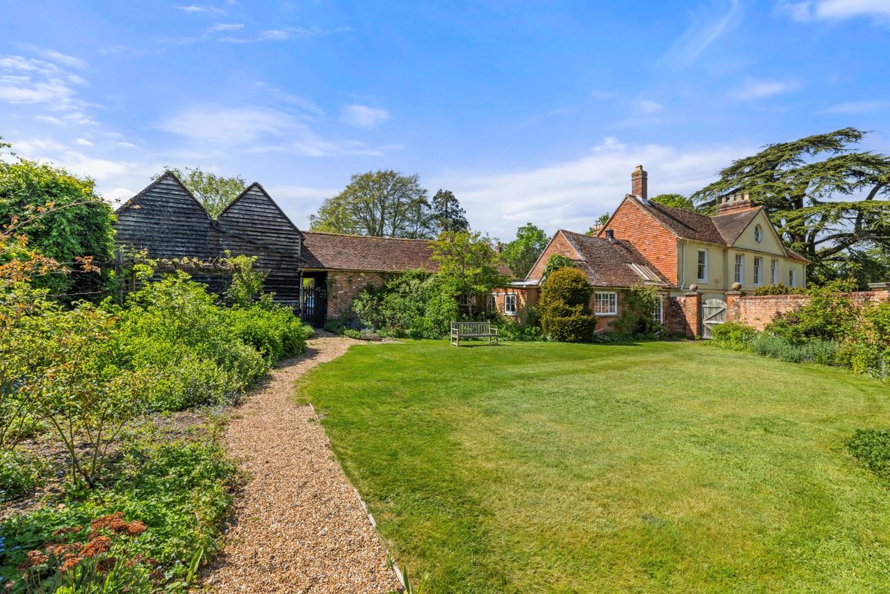 Farnham Road, Odiham, Hook, Hampshire, RG29