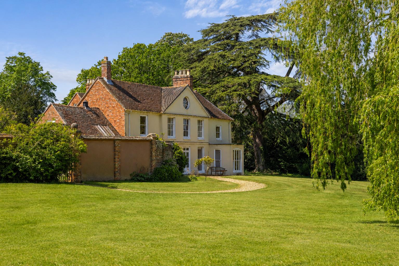 Farnham Road, Odiham, Hook, Hampshire, RG29