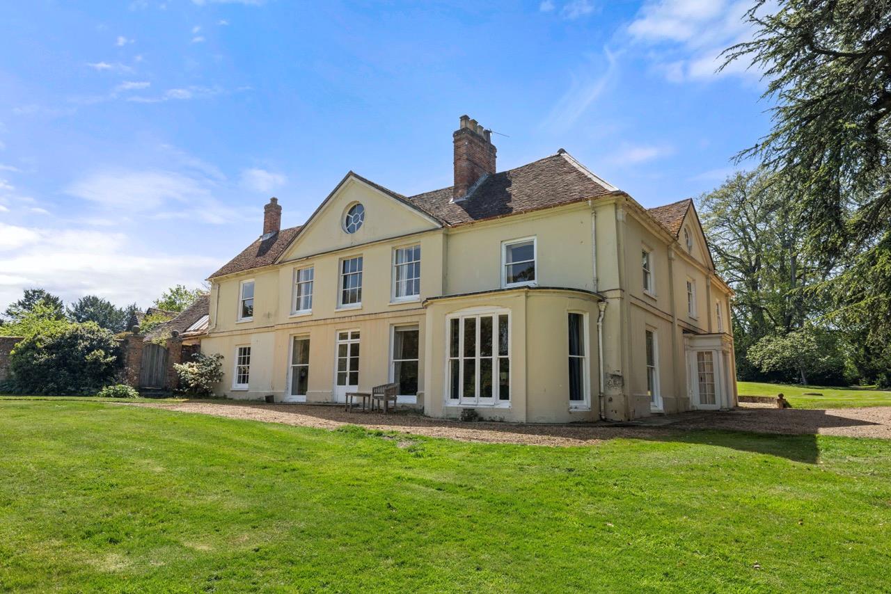 Farnham Road, Odiham, Hook, Hampshire, RG29