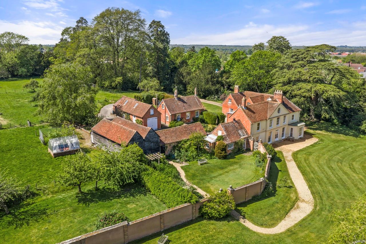 Farnham Road, Odiham, Hook, Hampshire, RG29