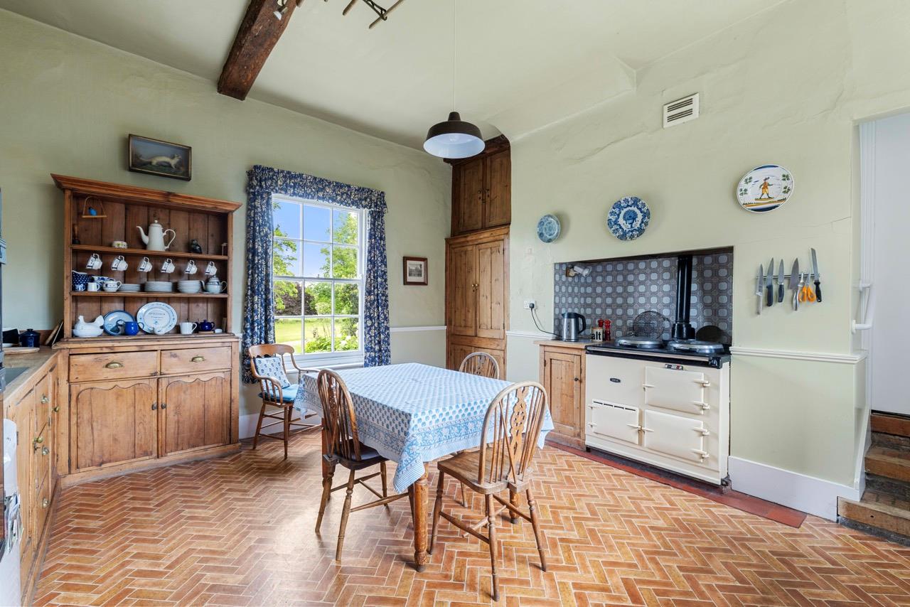 Farnham Road, Odiham, Hook, Hampshire, RG29