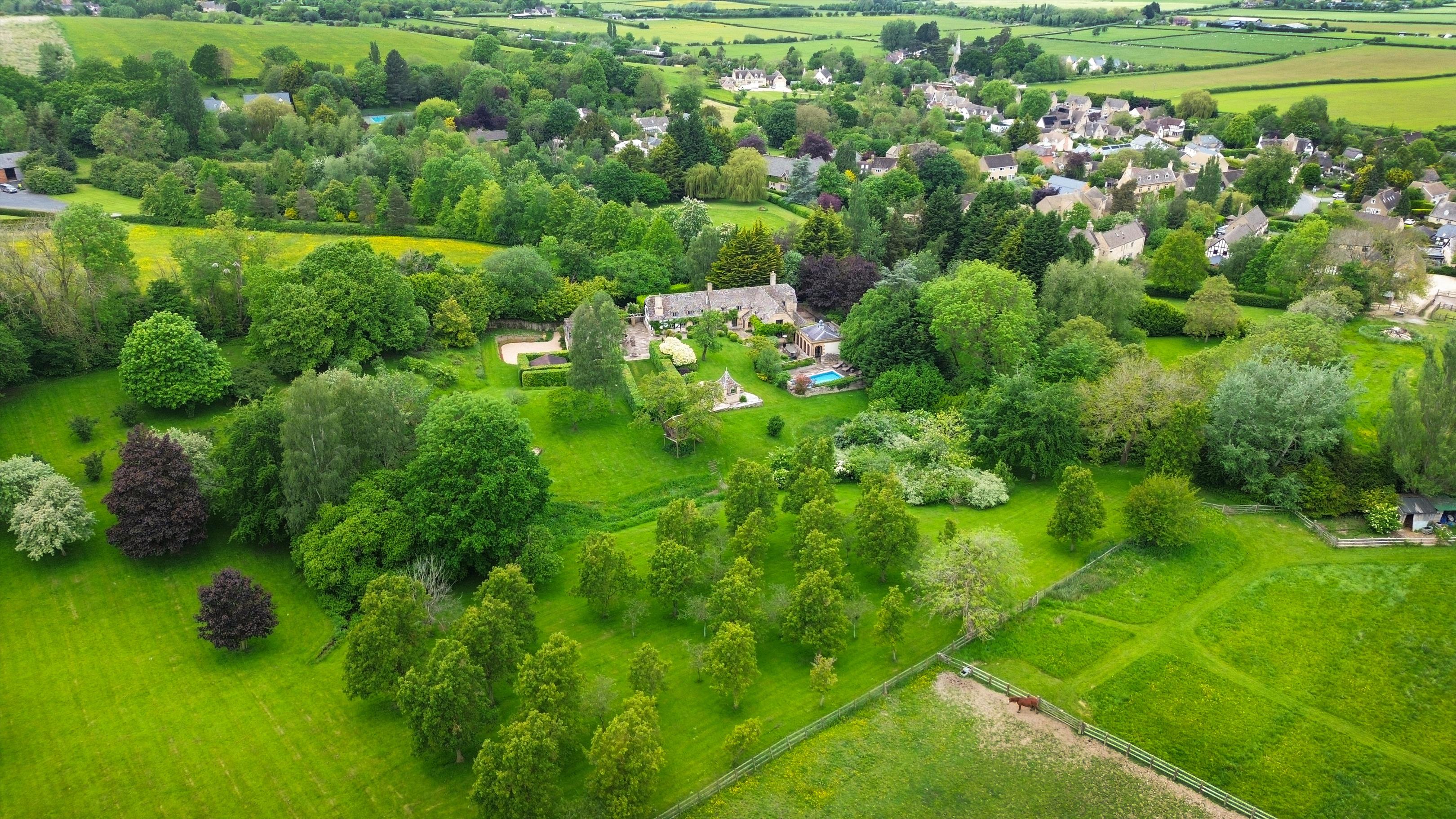 Gopshill Lane, Gretton, Cheltenham, Gloucestershire, GL54