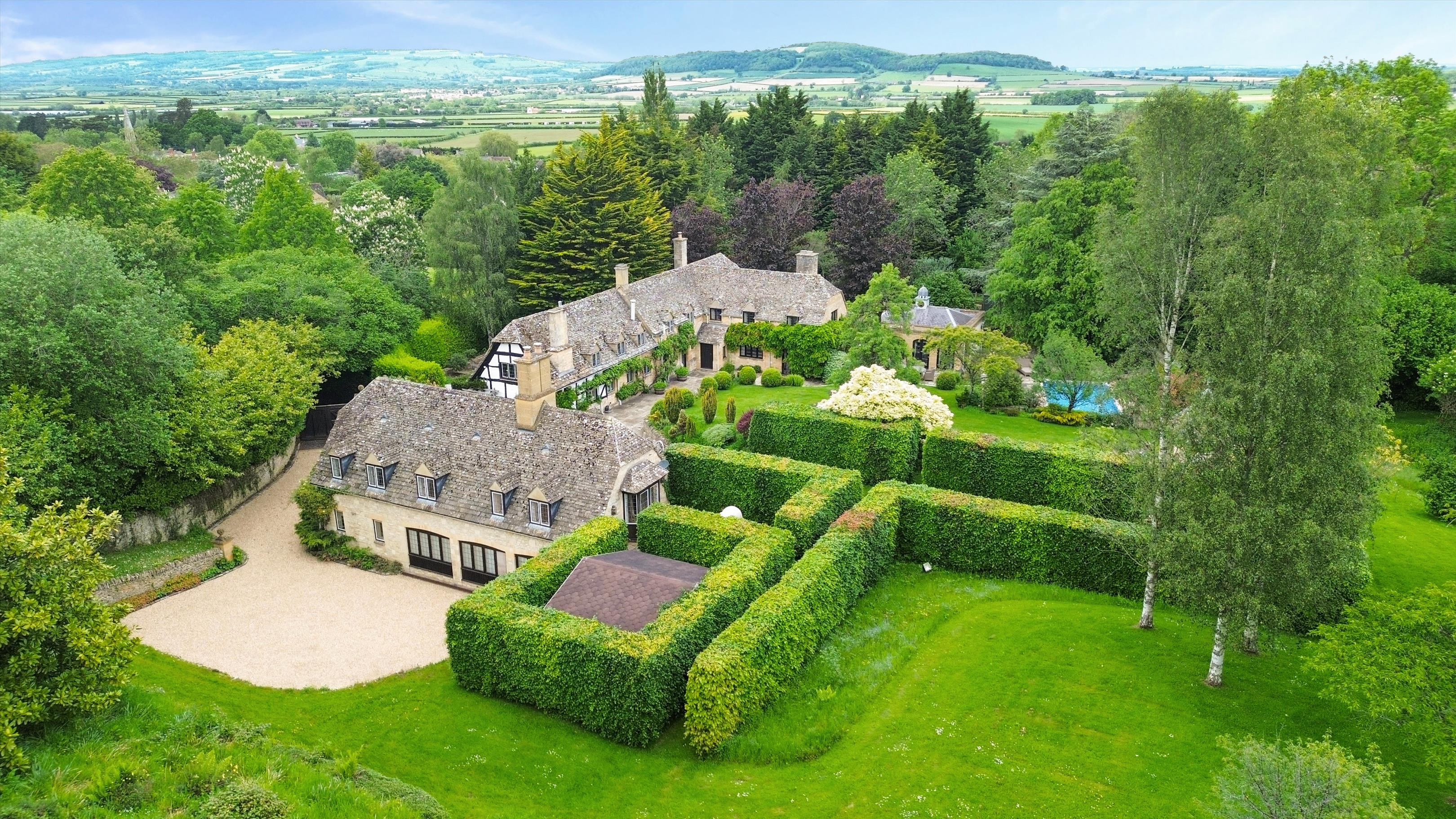 Gopshill Lane, Gretton, Cheltenham, Gloucestershire, GL54