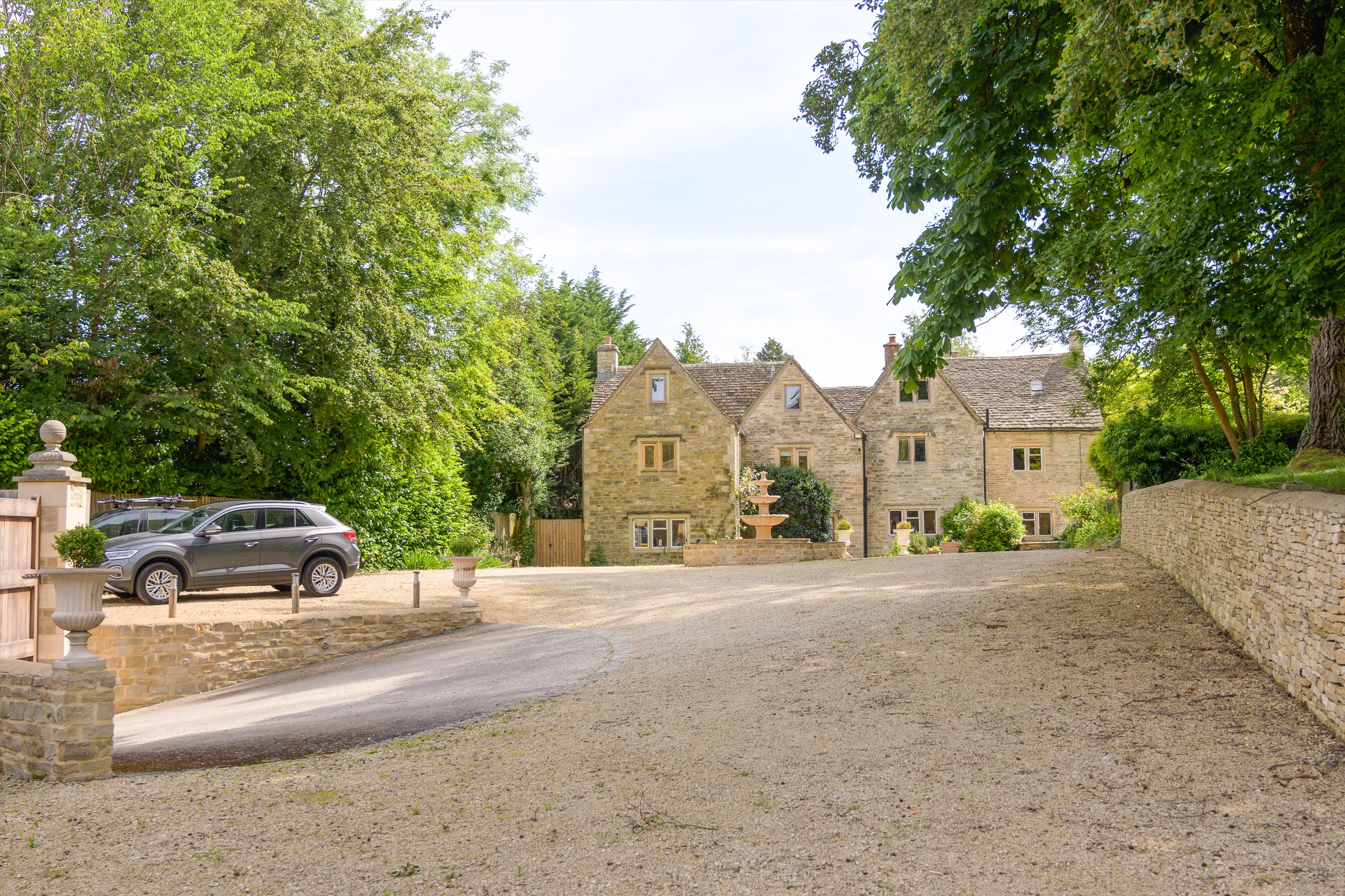 Cowcombe Hill, Chalford, Stroud, Gloucestershire GL6