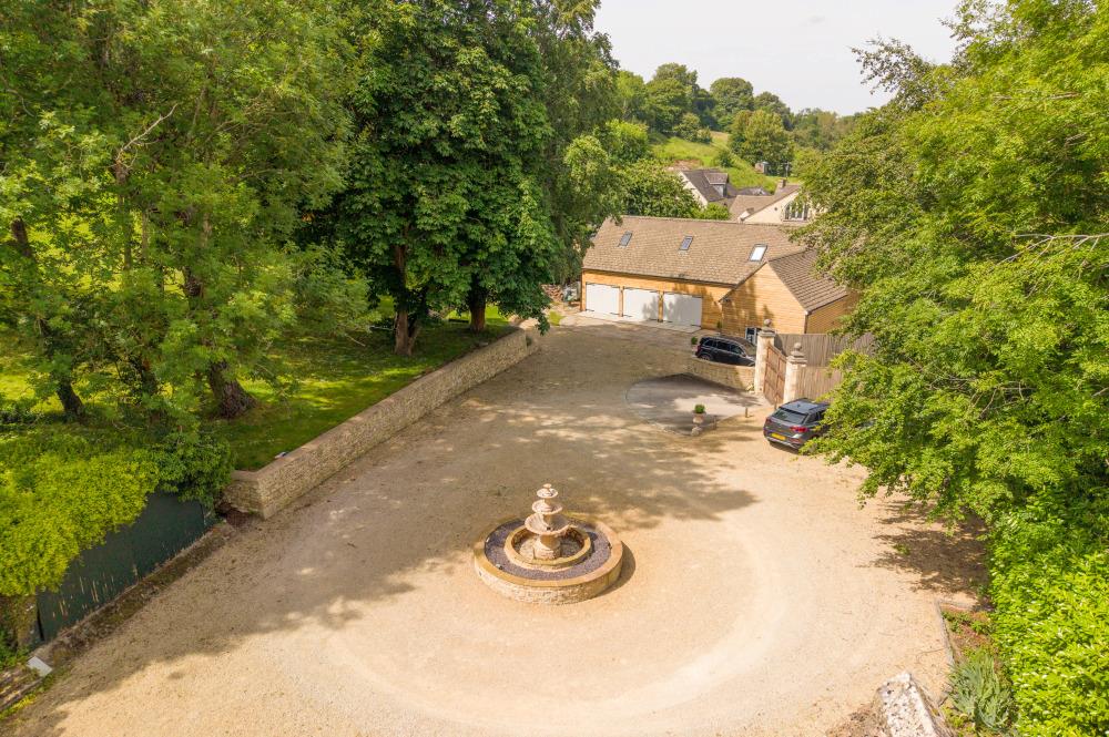 Cowcombe Hill, Chalford, Stroud, Gloucestershire GL6