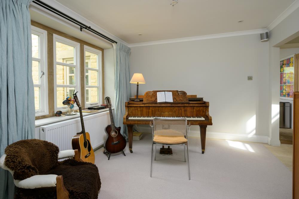 Farmington, Cheltenham, Gloucestershire GL54