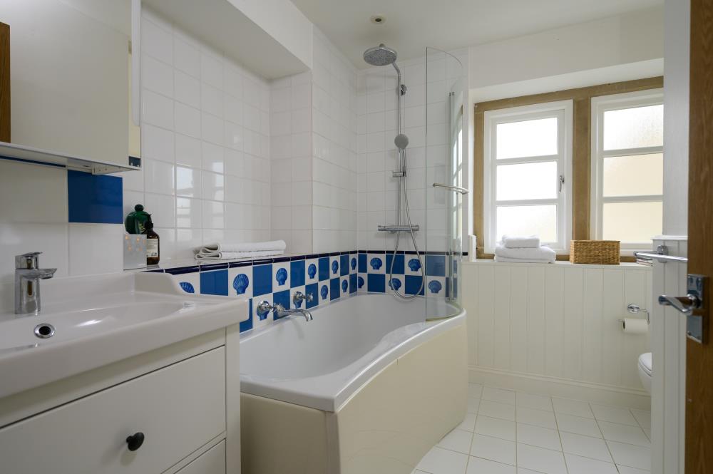 Farmington, Cheltenham, Gloucestershire GL54
