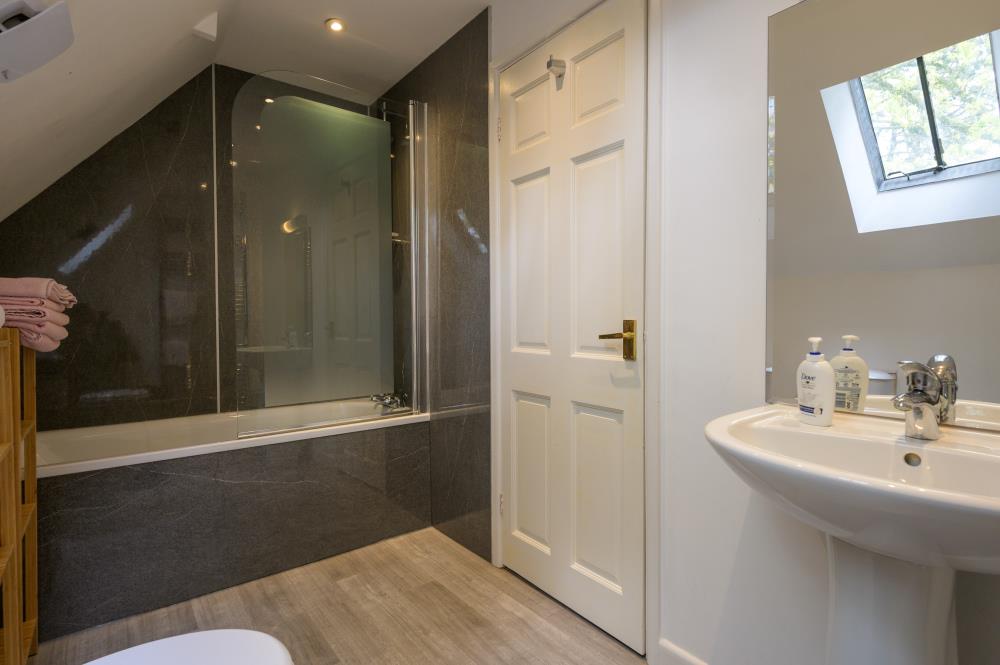 Farmington, Cheltenham, Gloucestershire GL54