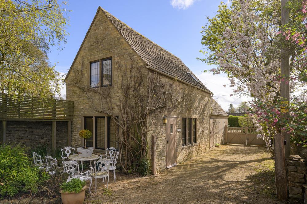 Farmington, Cheltenham, Gloucestershire GL54