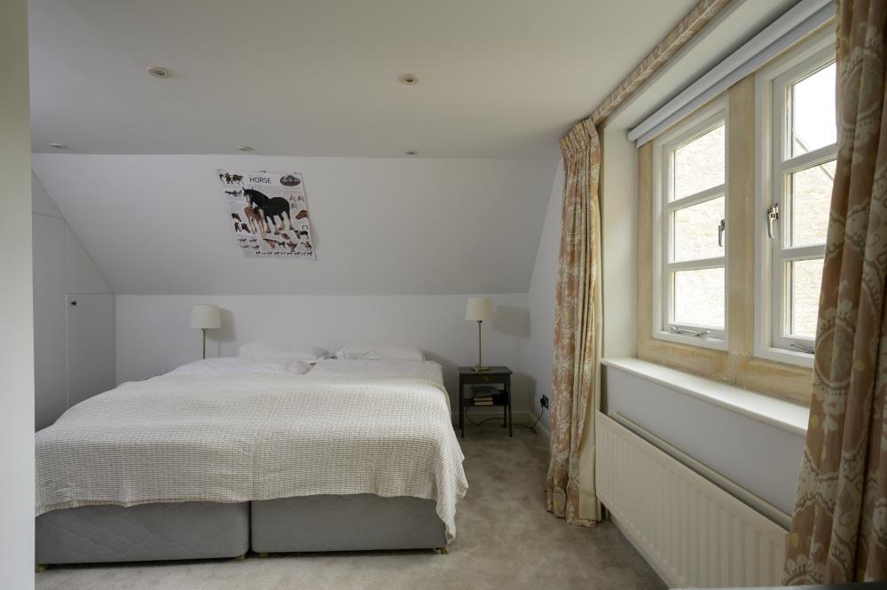 Farmington, Cheltenham, Gloucestershire GL54