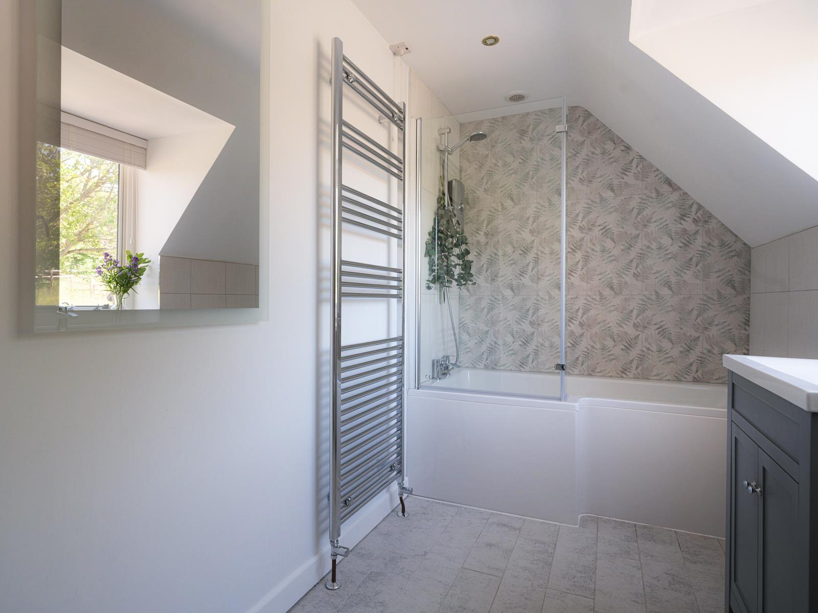 Cheltenham Road, Colesbourne, Cirencester, Gloucestershire GL7