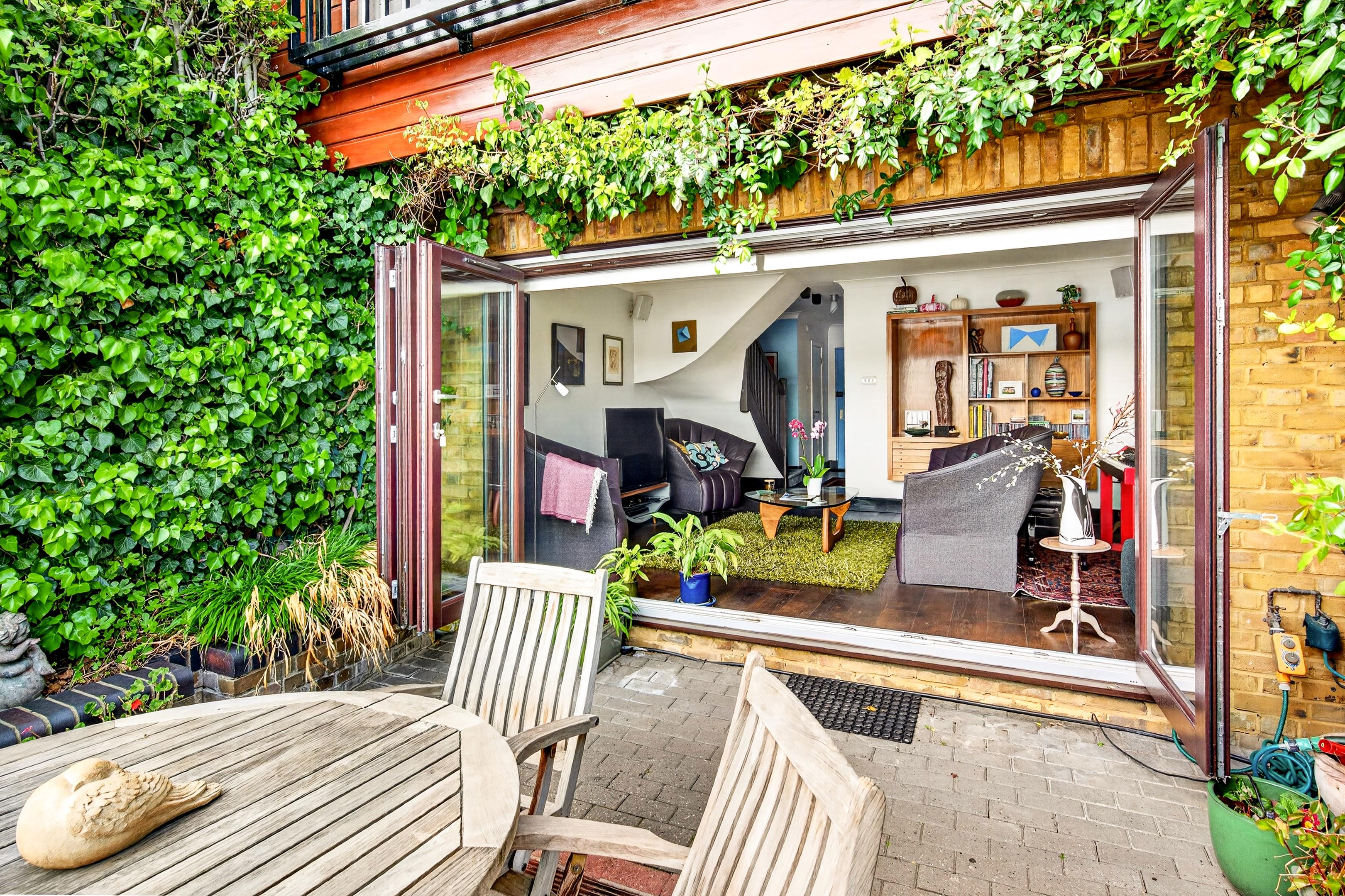 Blyths Wharf, Narrow Street, London, E14