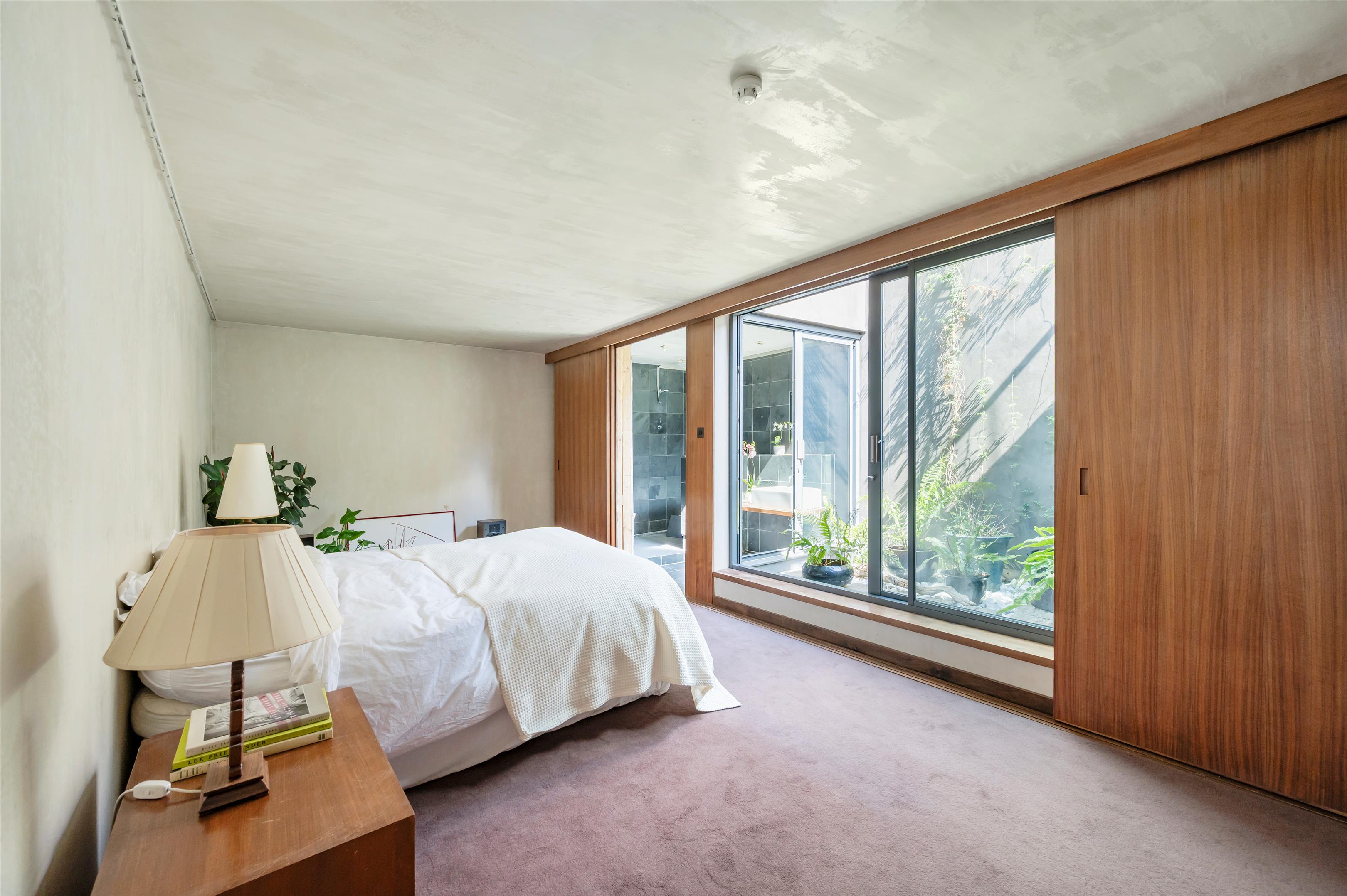 Bowling Green Lane, London, EC1R