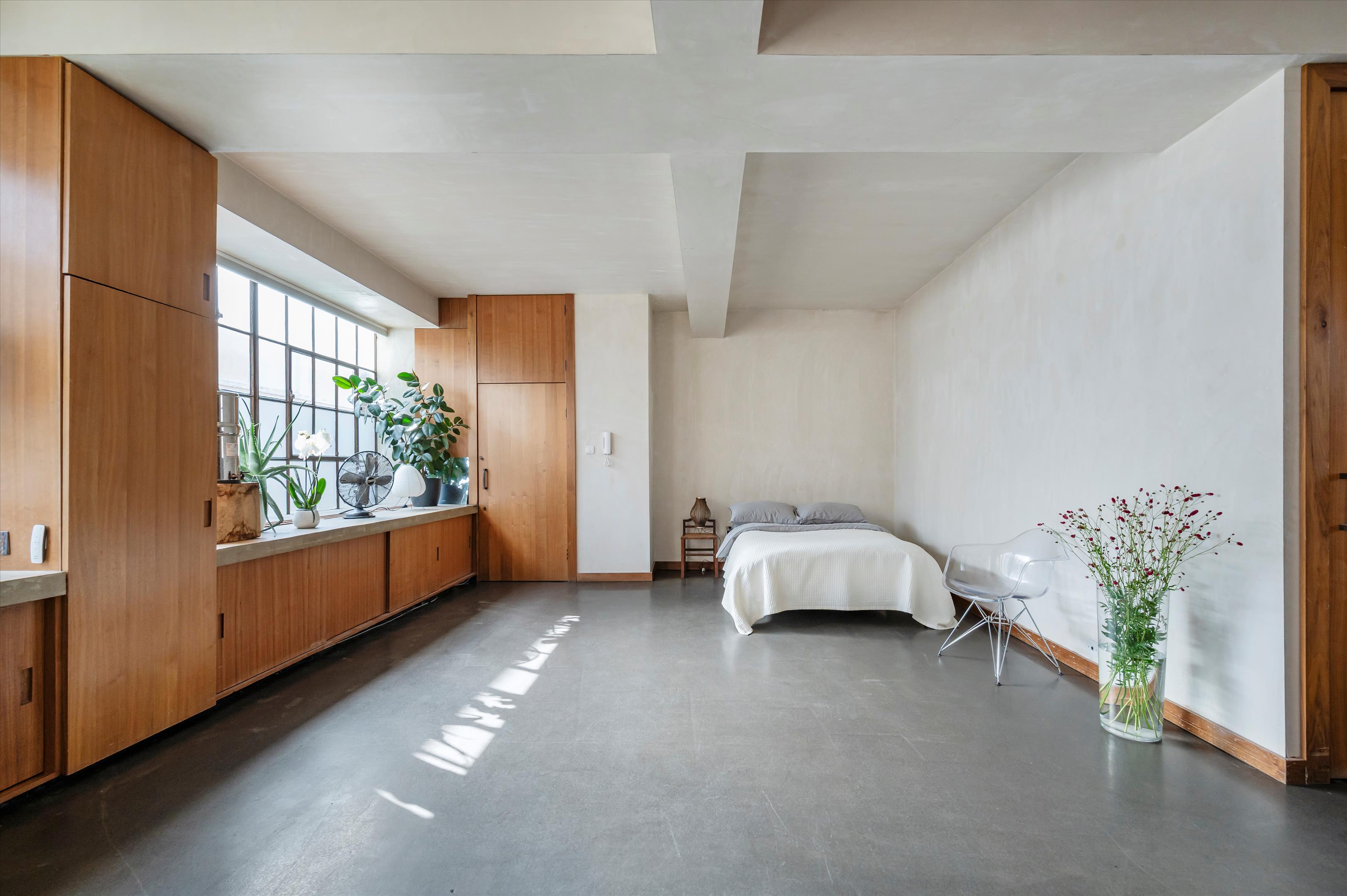 Bowling Green Lane, London, EC1R