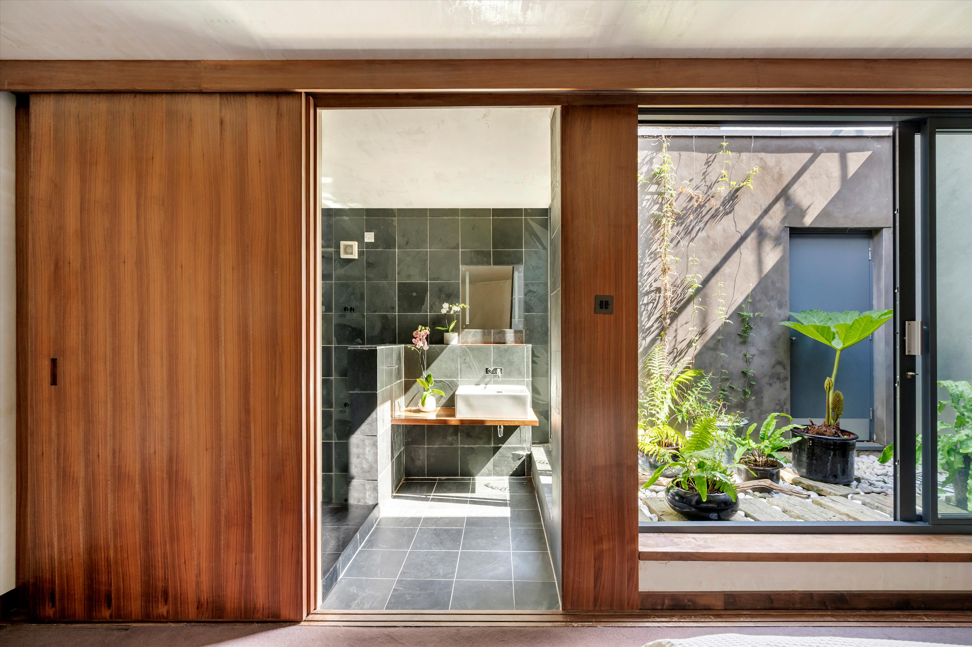 Bowling Green Lane, London, EC1R