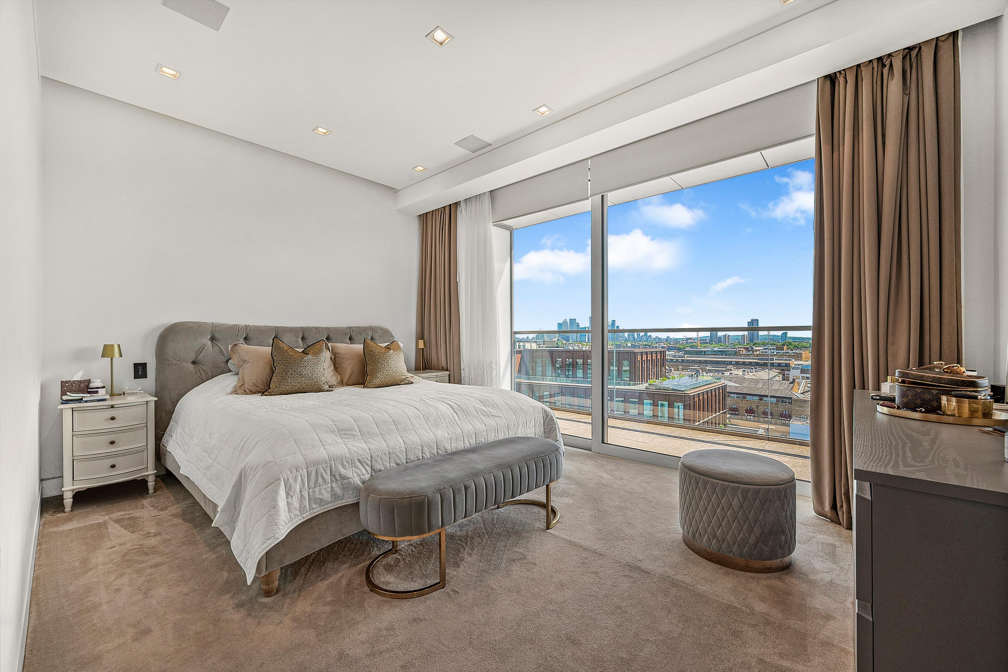Duchess Walk, London SE1