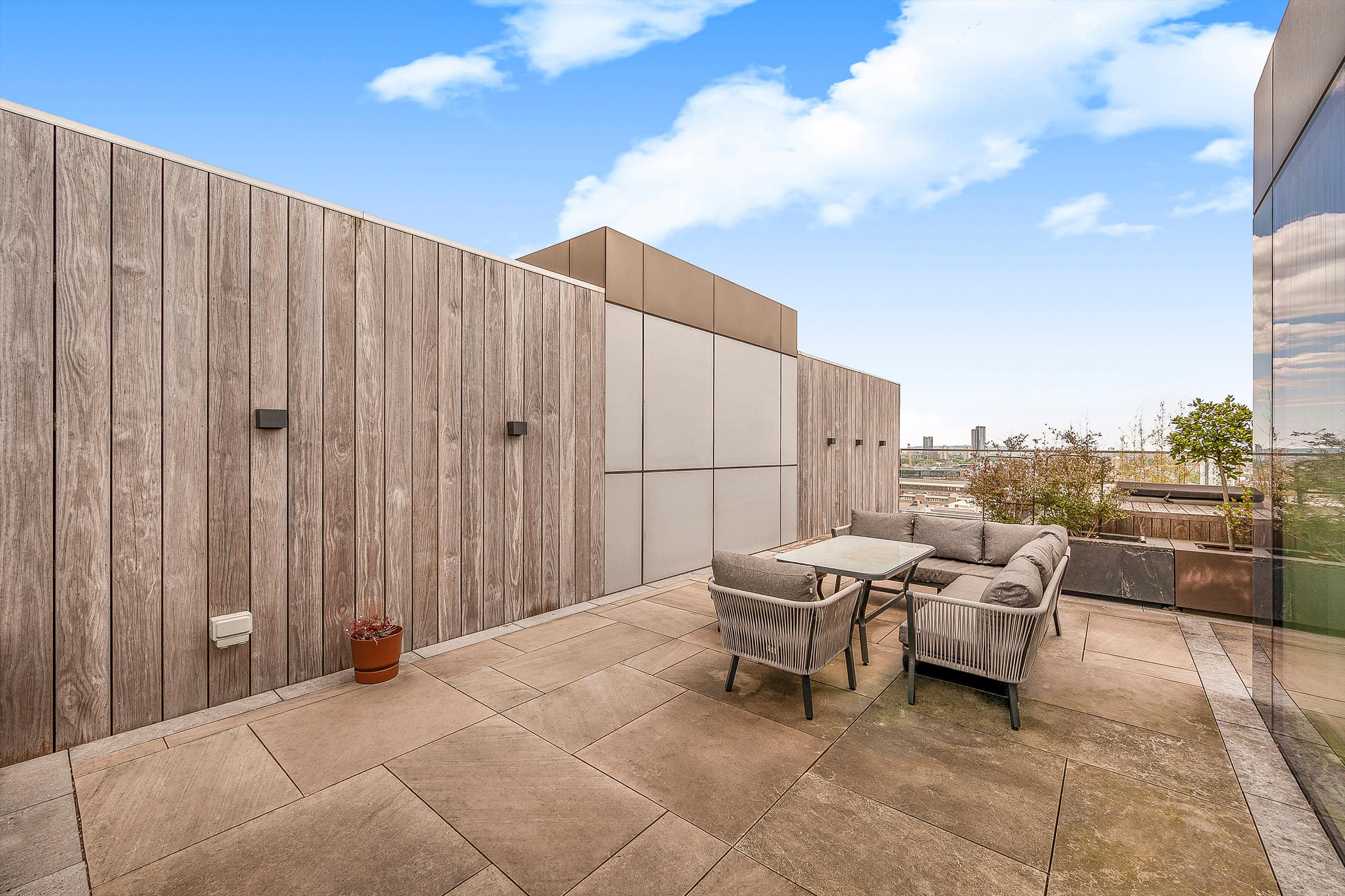 Duchess Walk, London SE1