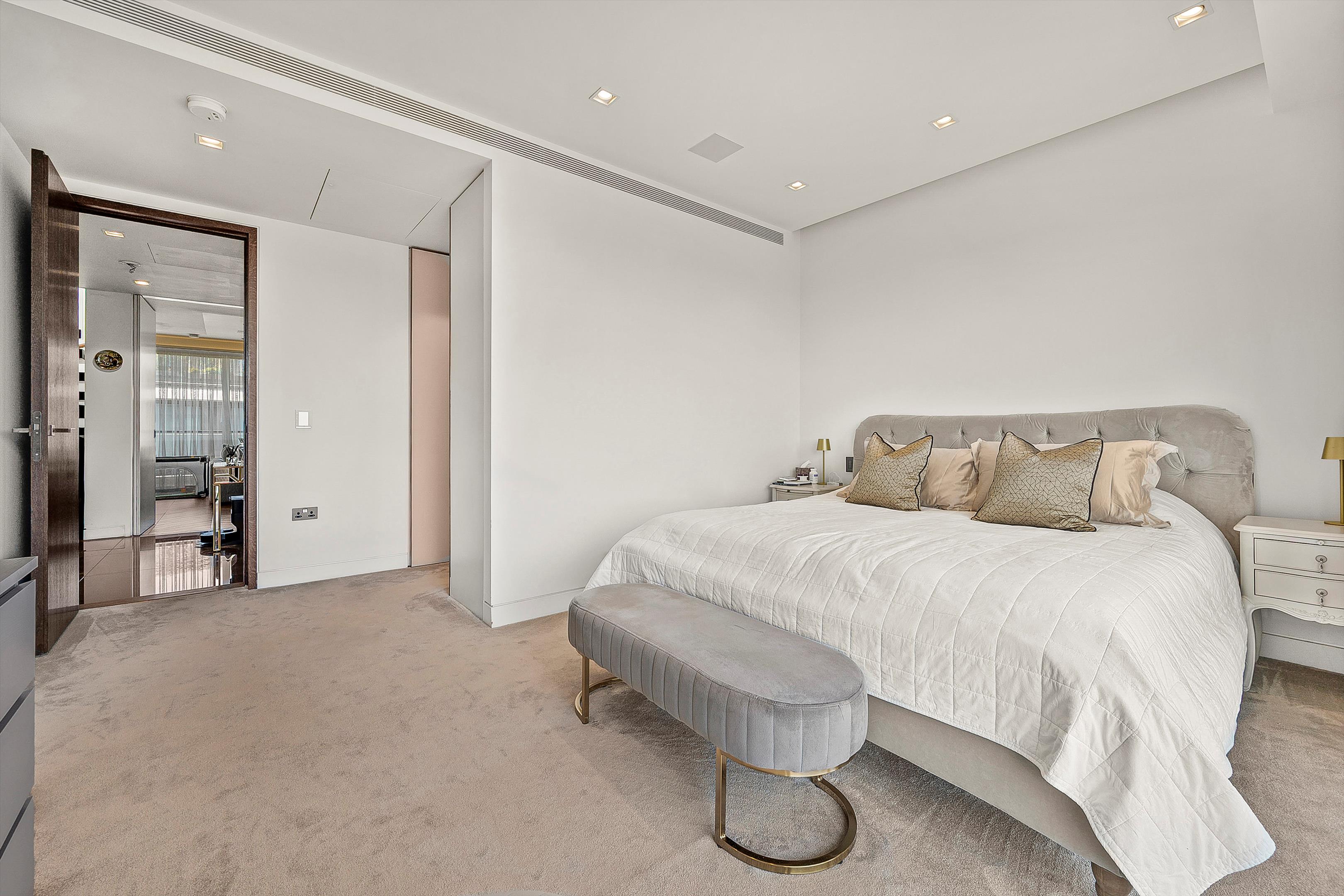 Duchess Walk, London SE1