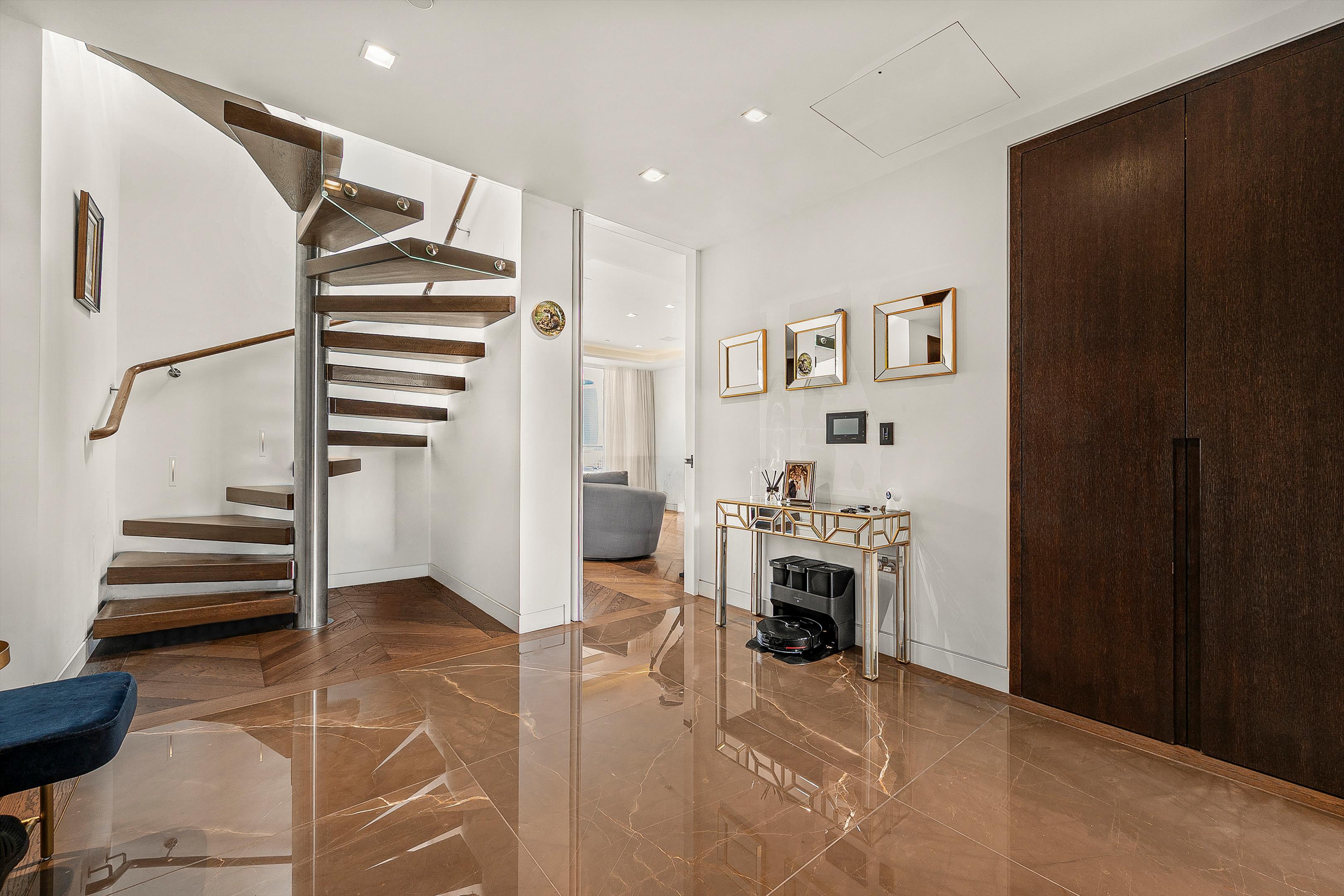 Duchess Walk, London SE1