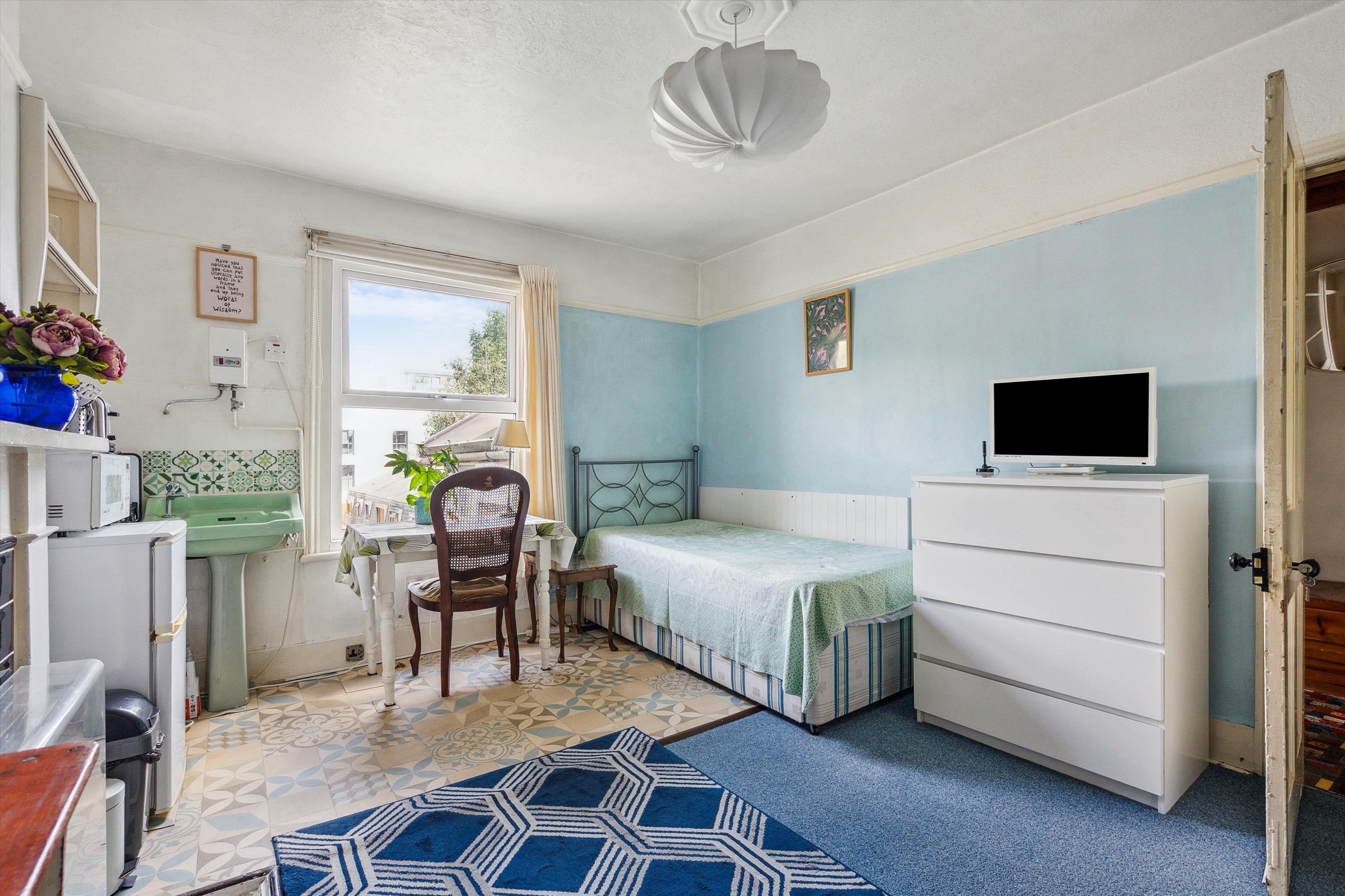 Arlington Gardens, London, W4
