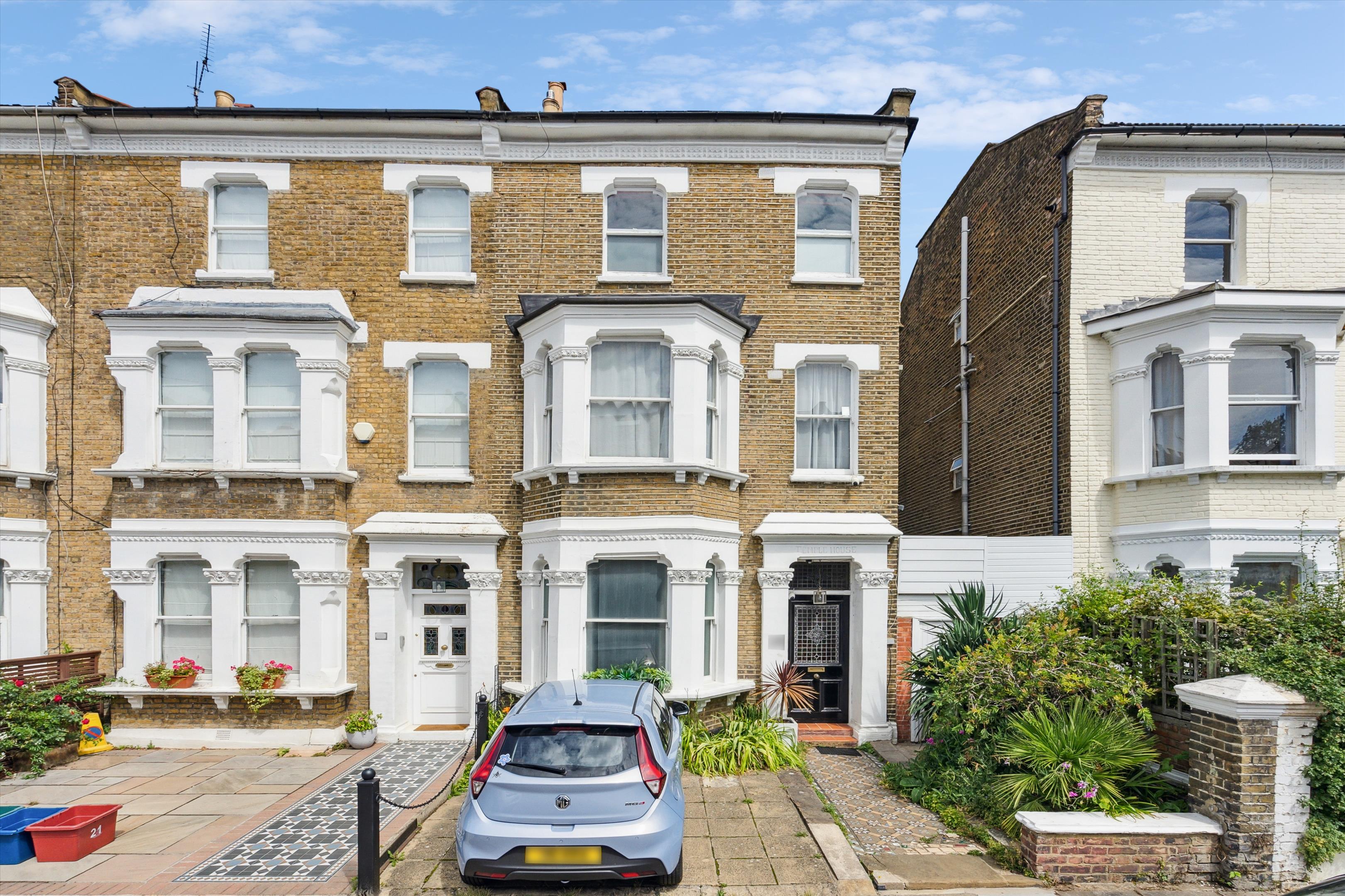 Arlington Gardens, London, W4