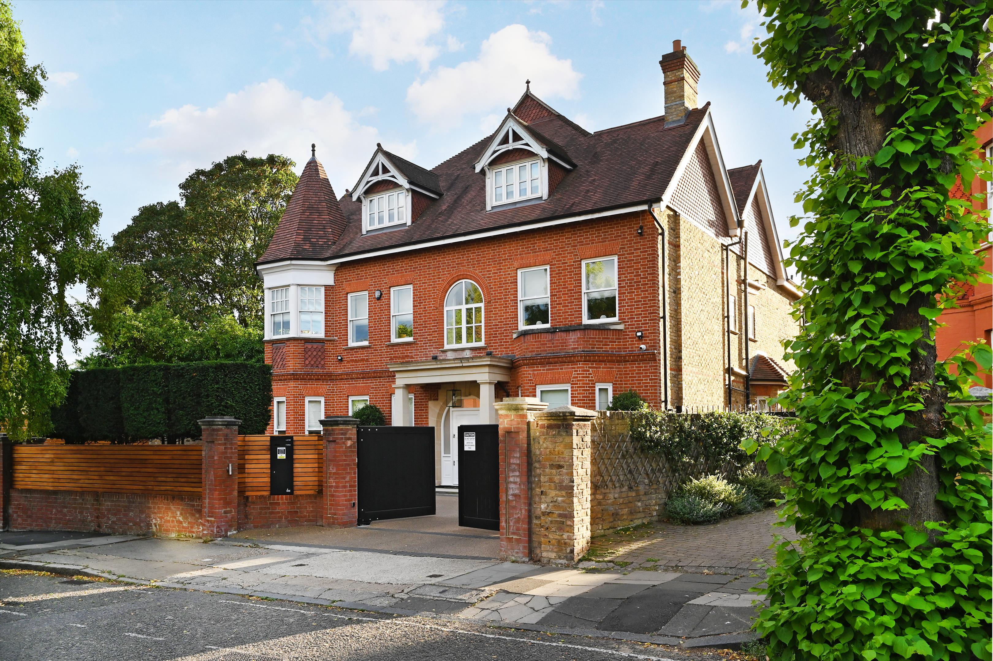 Westbury Road, London, W5