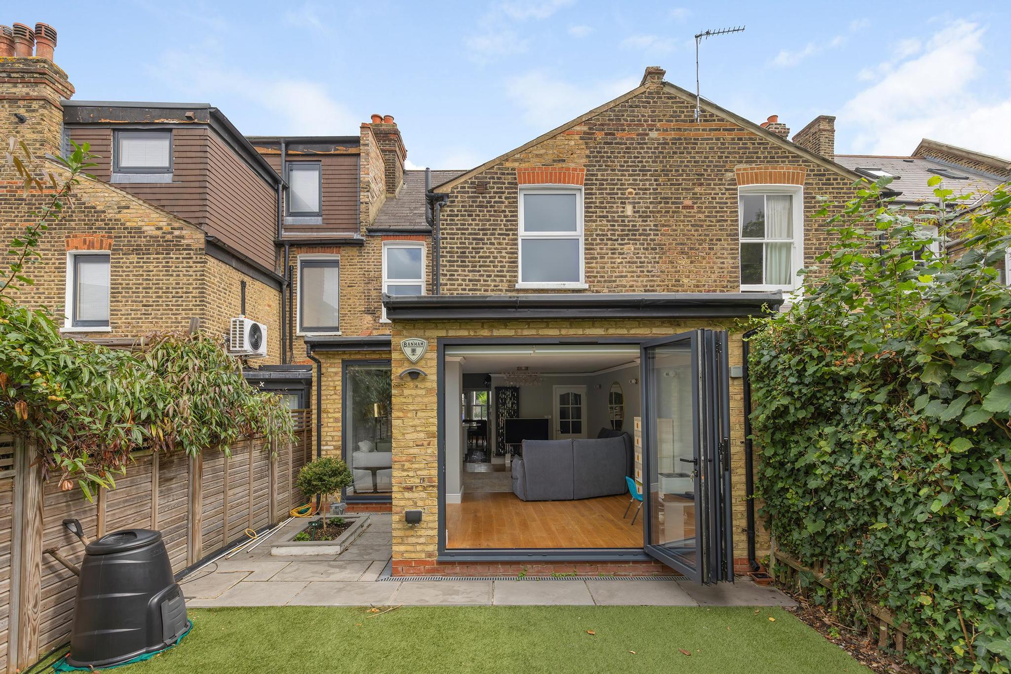 Red Post Hill, London, SE24