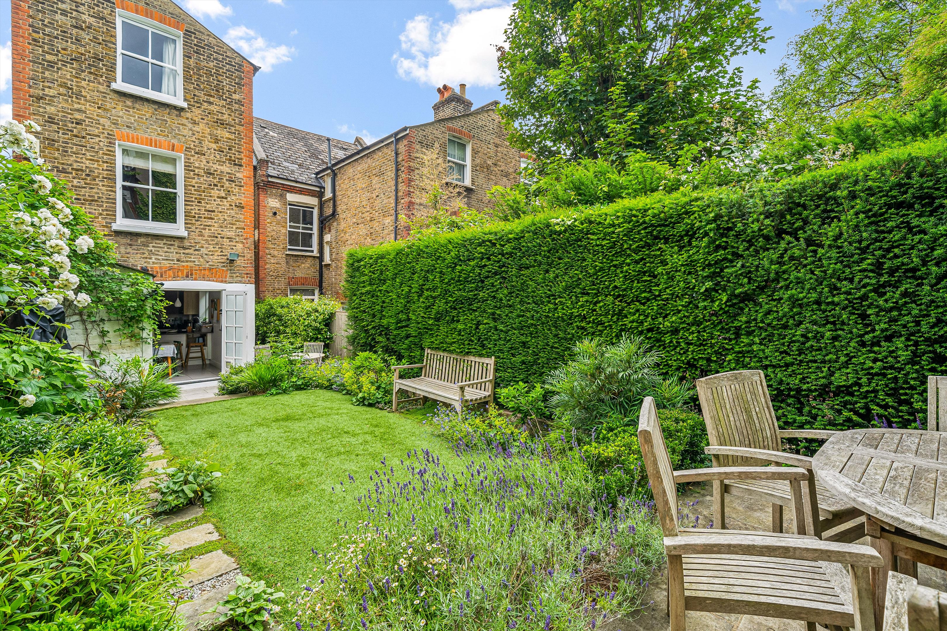 Gubyon Avenue, London SE24