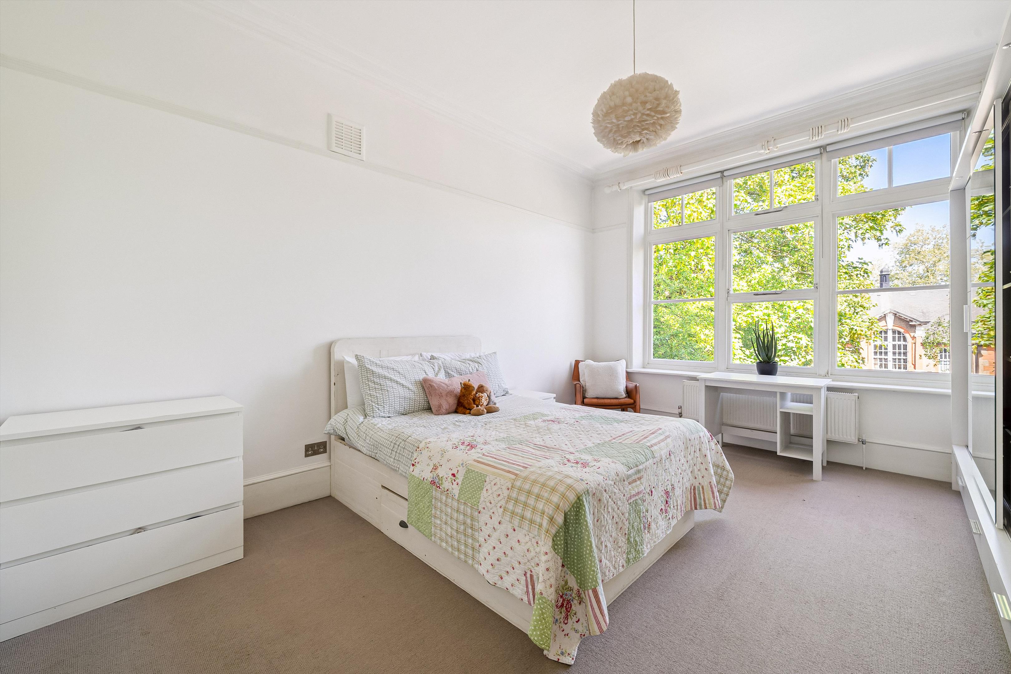 Alleyn Park, London, SE21