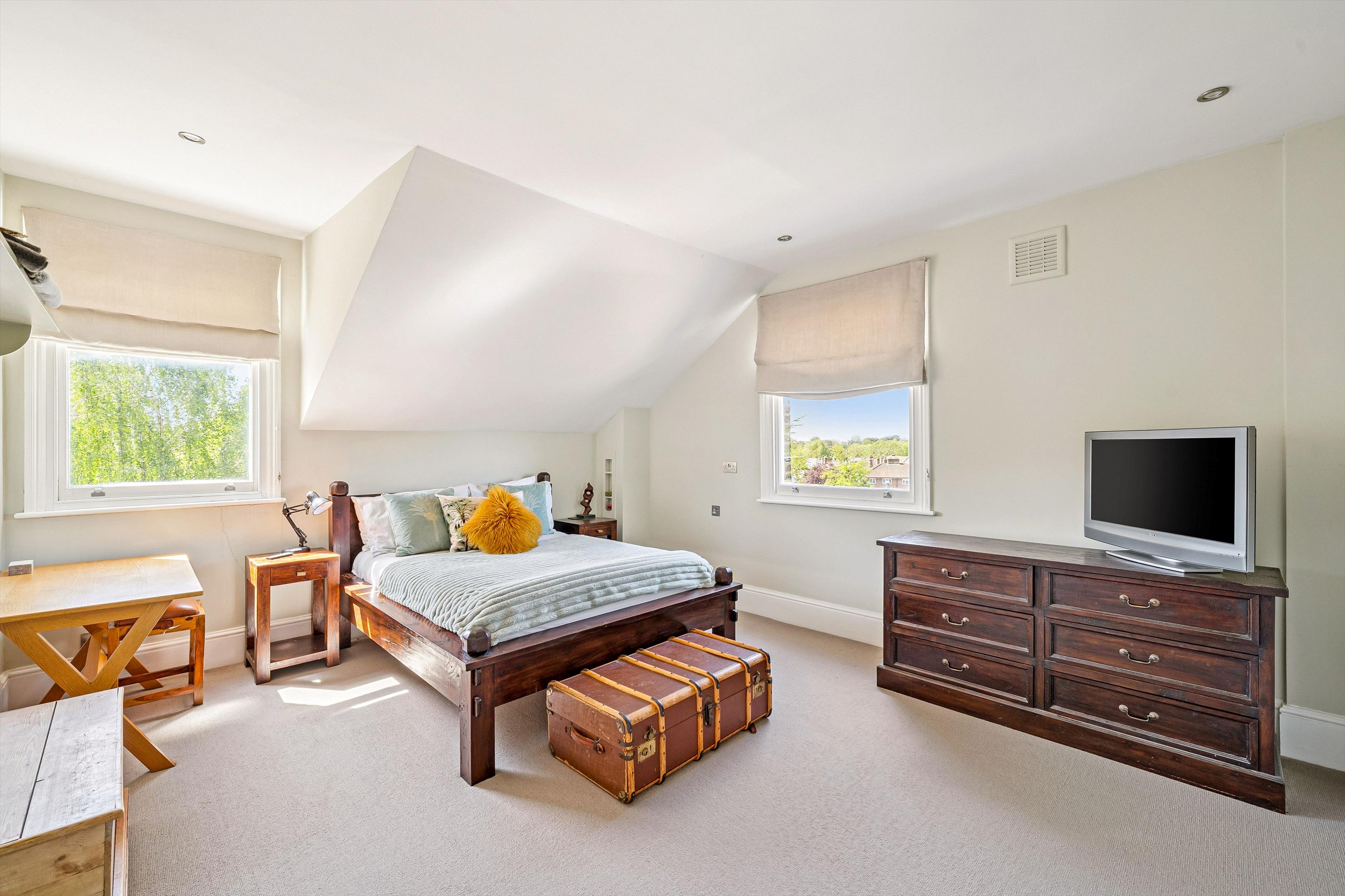 Alleyn Park, London, SE21