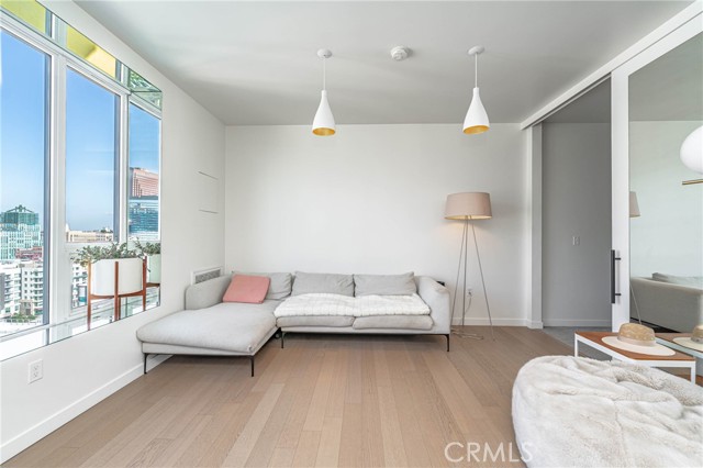 1050 S Grand AVE Unit: 1606