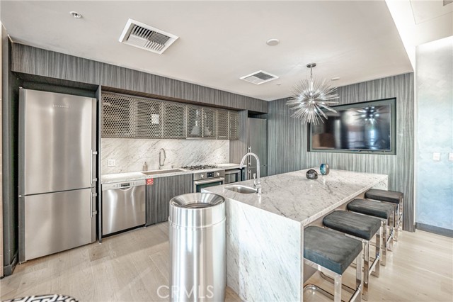 1050 S Grand AVE Unit: 1606