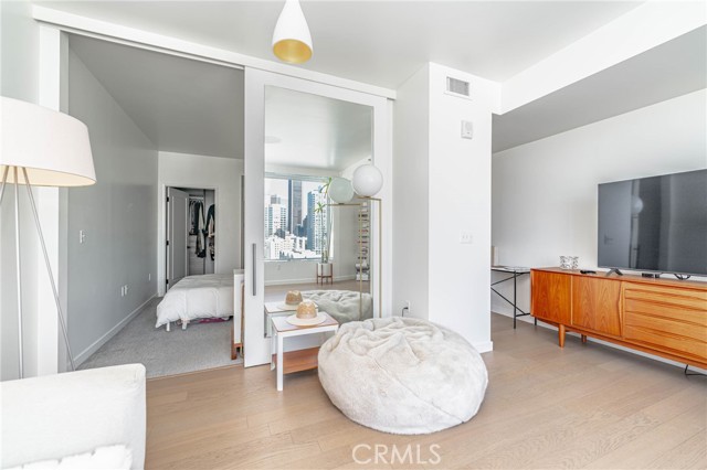 1050 S Grand AVE Unit: 1606