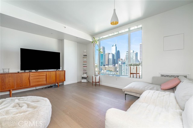 1050 S Grand AVE Unit: 1606