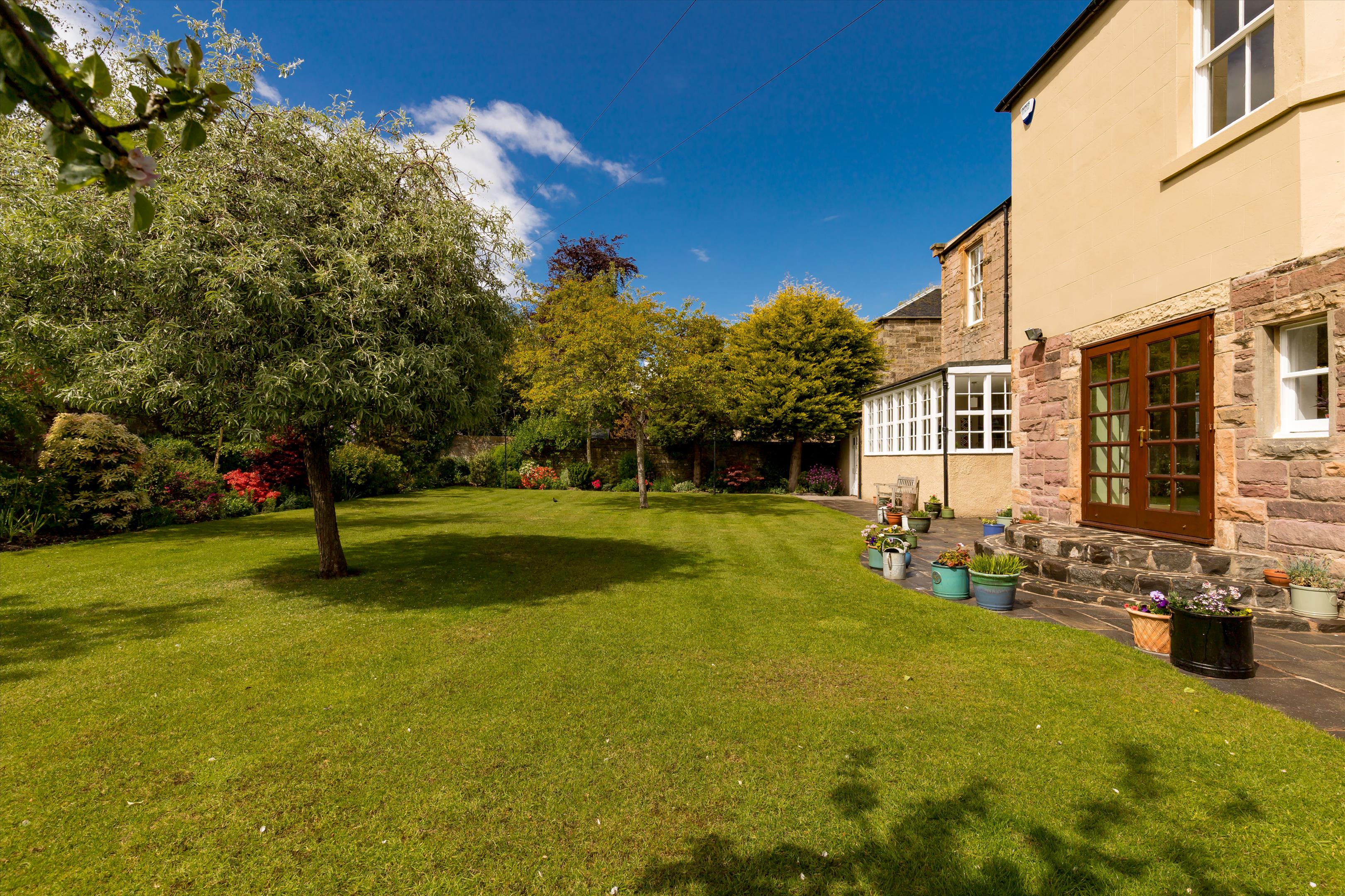 Lauder Road, Edinburgh, Midlothian, EH9
