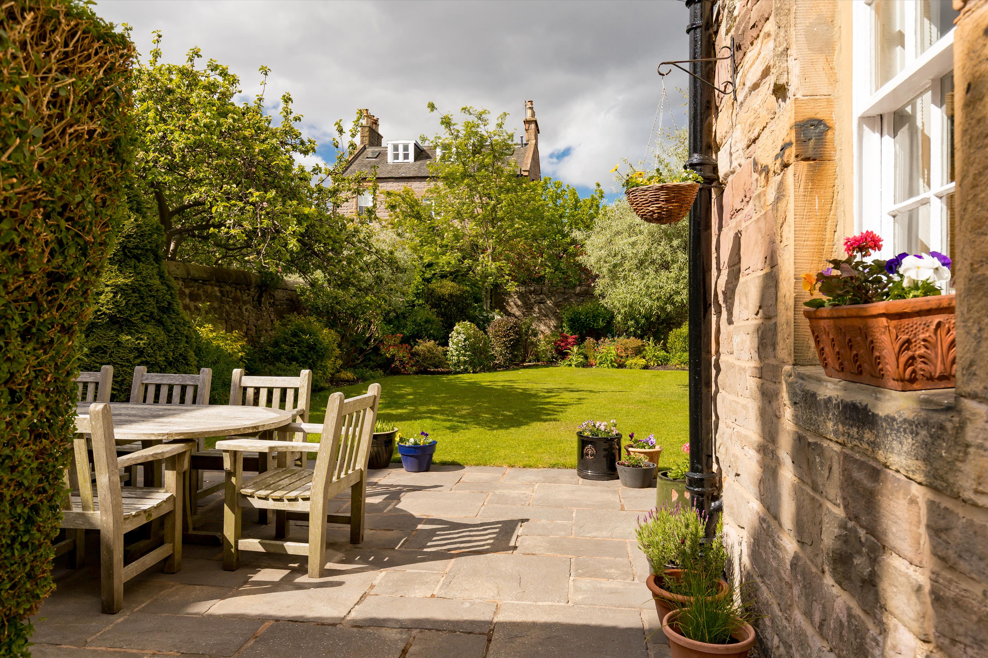 Lauder Road, Edinburgh, Midlothian, EH9