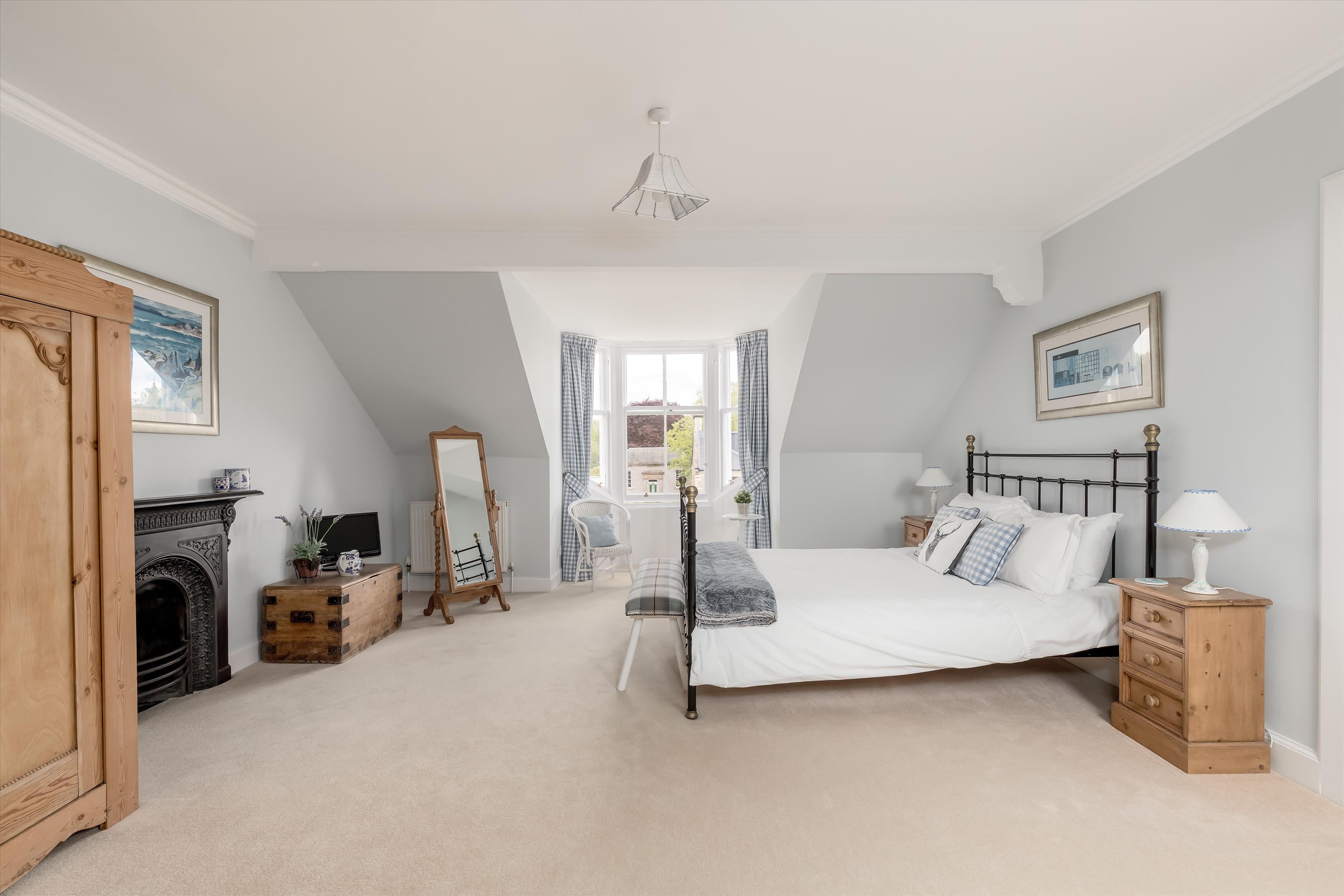 Lauder Road, Edinburgh, Midlothian, EH9