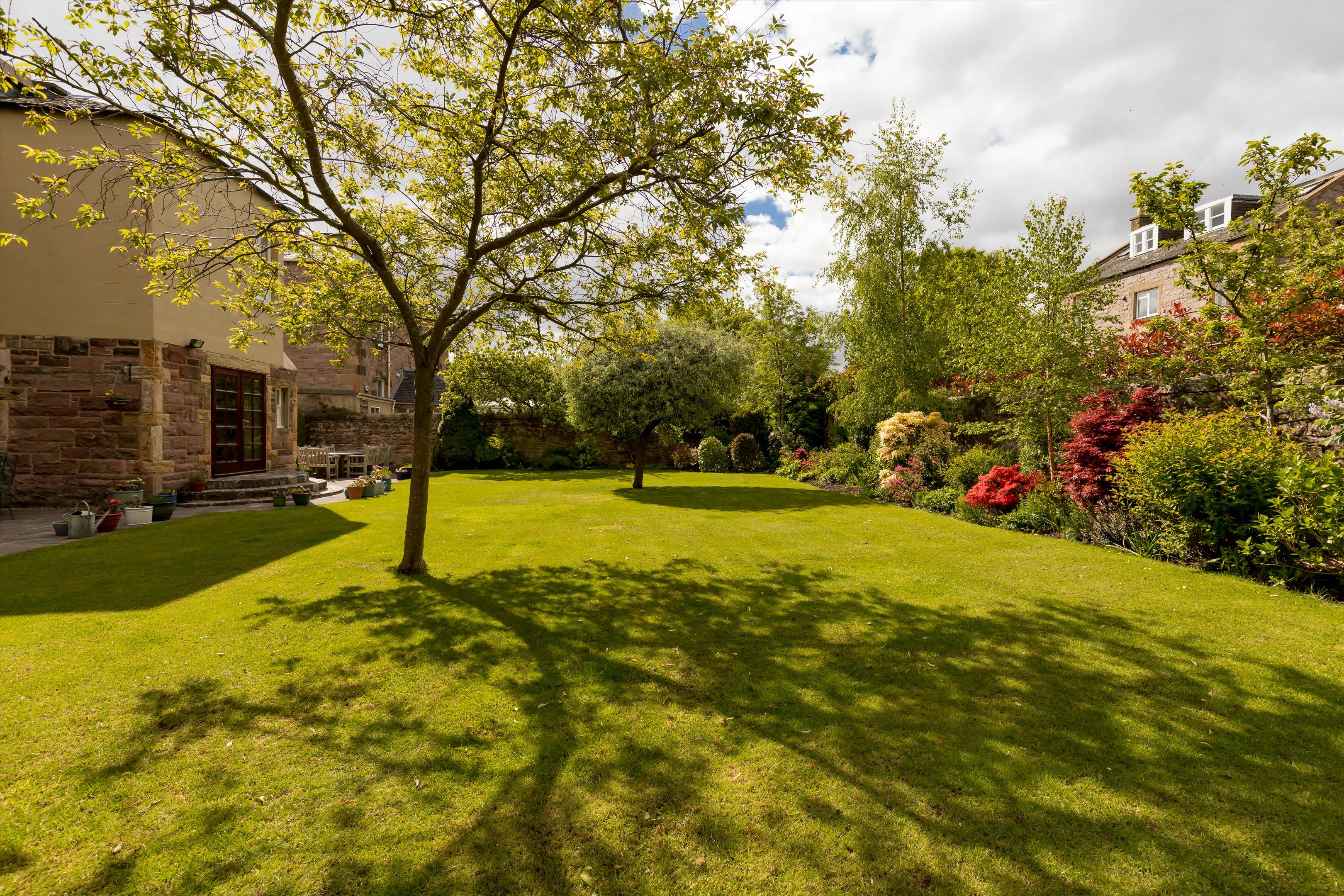 Lauder Road, Edinburgh, Midlothian, EH9