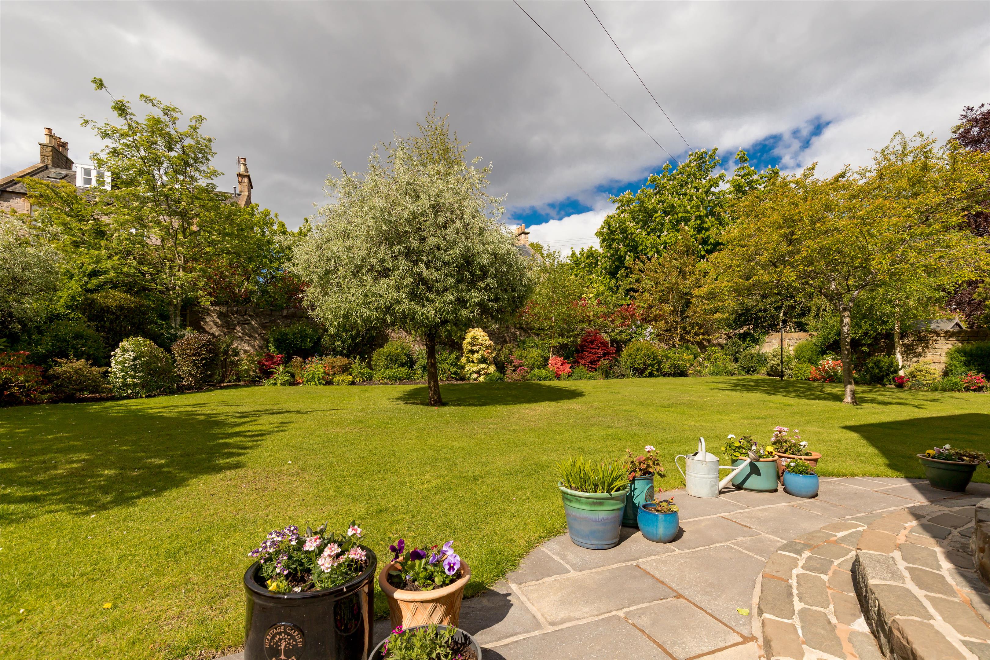 Lauder Road, Edinburgh, Midlothian, EH9