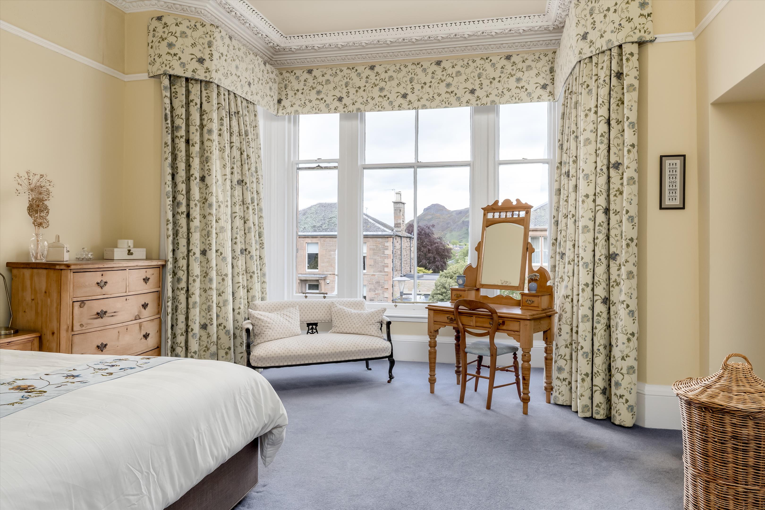 Lauder Road, Edinburgh, Midlothian, EH9
