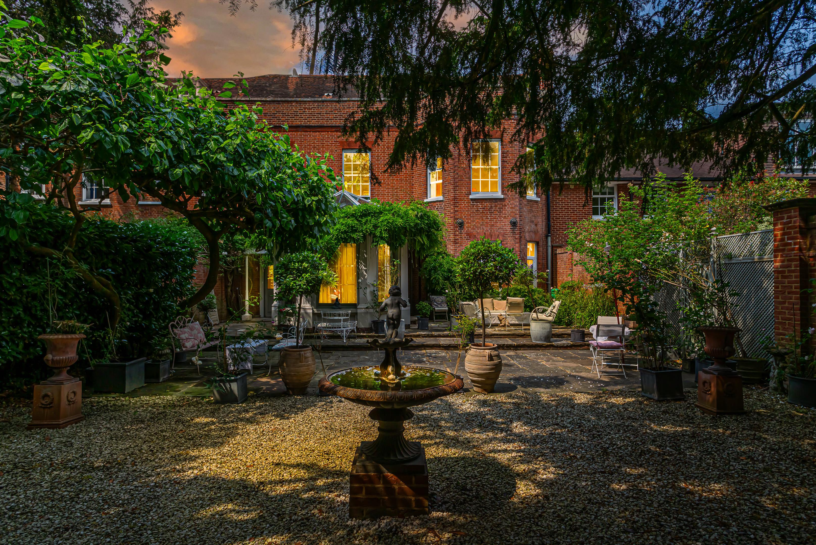 Dorking Road, Epsom, Surrey, KT18