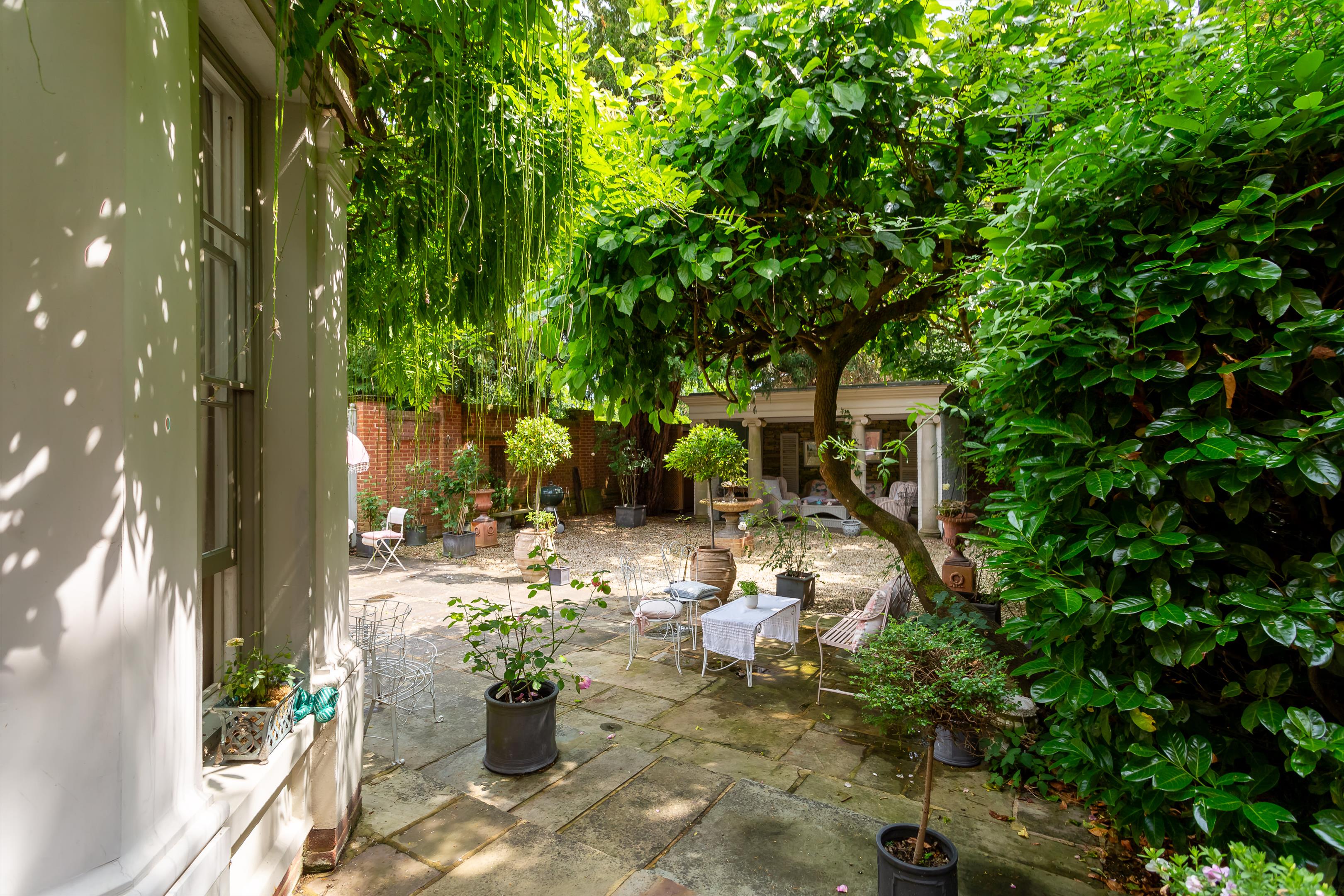 Dorking Road, Epsom, Surrey, KT18