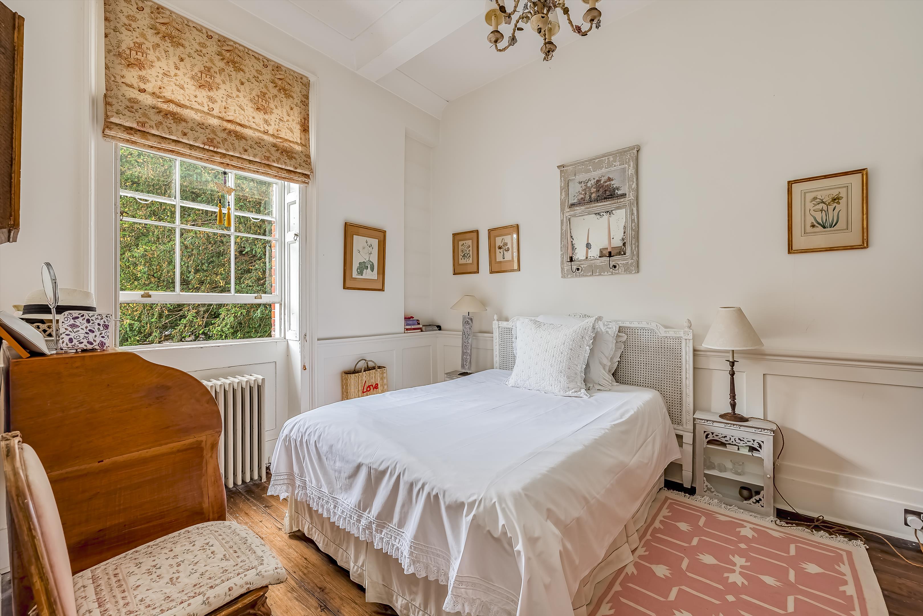 Dorking Road, Epsom, Surrey, KT18