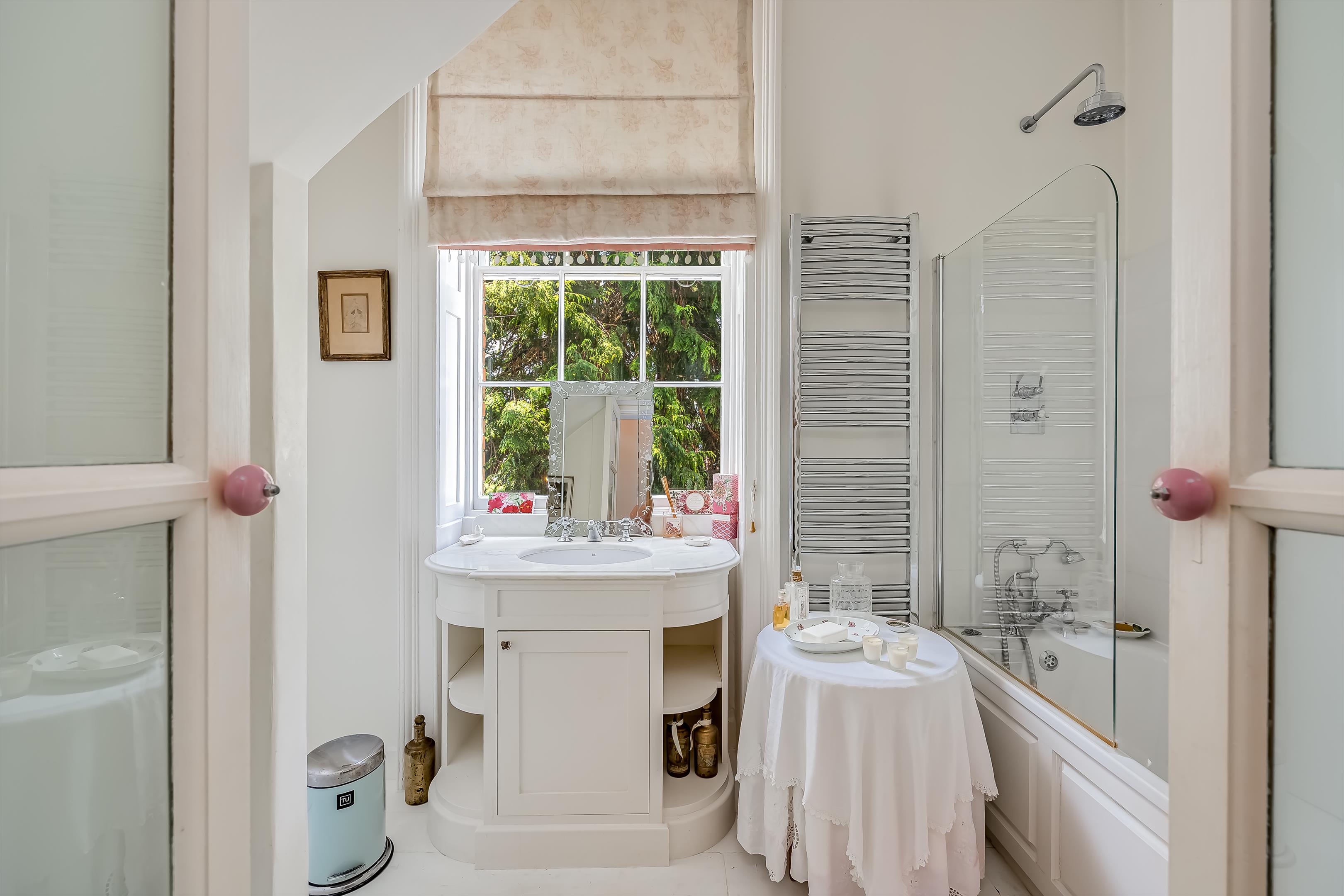Dorking Road, Epsom, Surrey, KT18